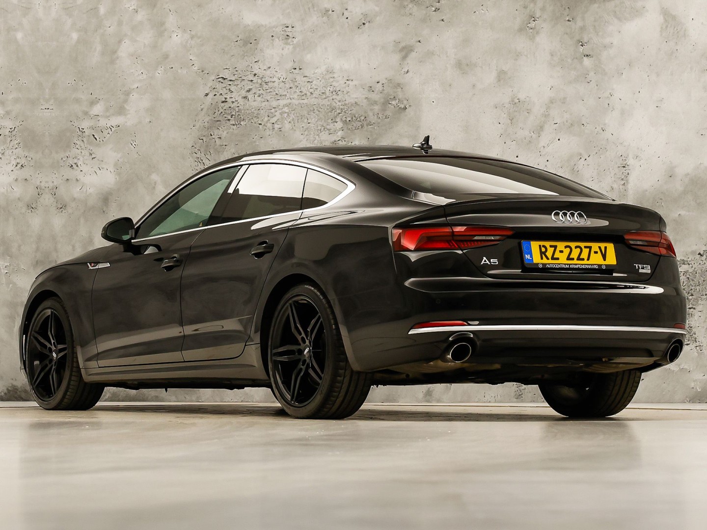 Audi A5 Sportback 2.0 TFSI S-Line Sport 190Pk Automaat (2X S-LINE, VIRTUAL COCKPIT, GROOT NAVI, PLAT SPORTSTUUR, LEDER, STOELVERWARMING, SPORTSTOELEN, GETINT GLAS, PARKEERSENSOREN, NIEUWSTAAT)