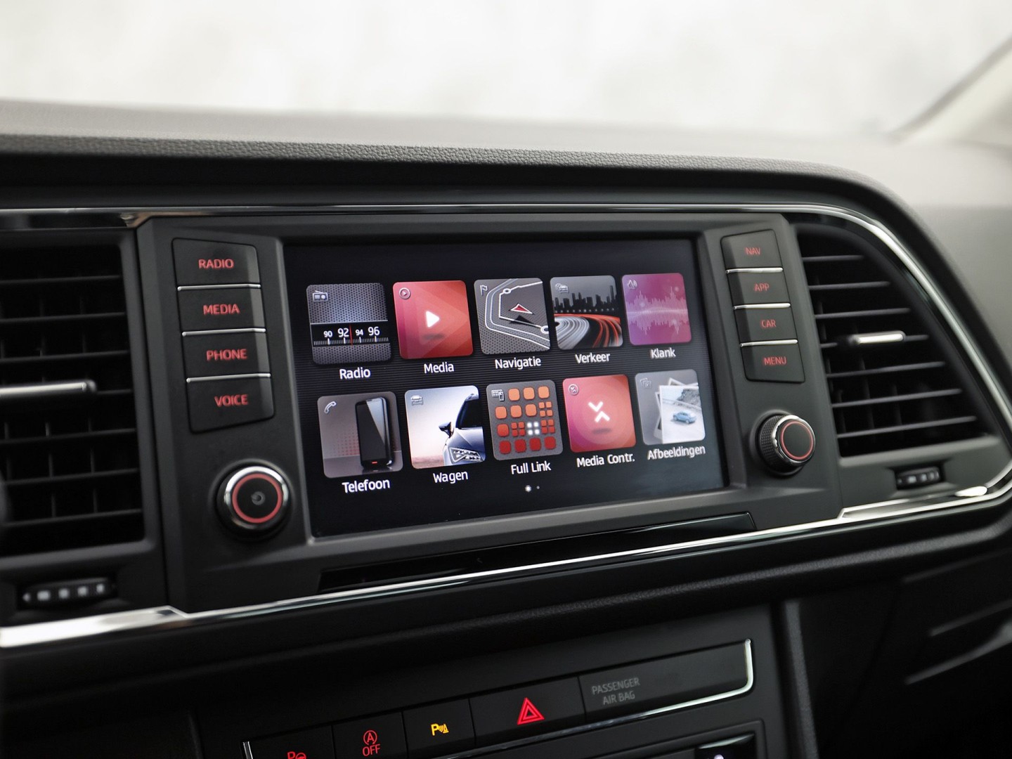 SEAT Ateca 1.0 TSI Sport (GROOT NAVI, APPLE CARPLAY, CAMERA, GETINT GLAS, LM VELGEN, CLIMATE, AUTOMATISCH INPARKEREN, NIEUWE APK)