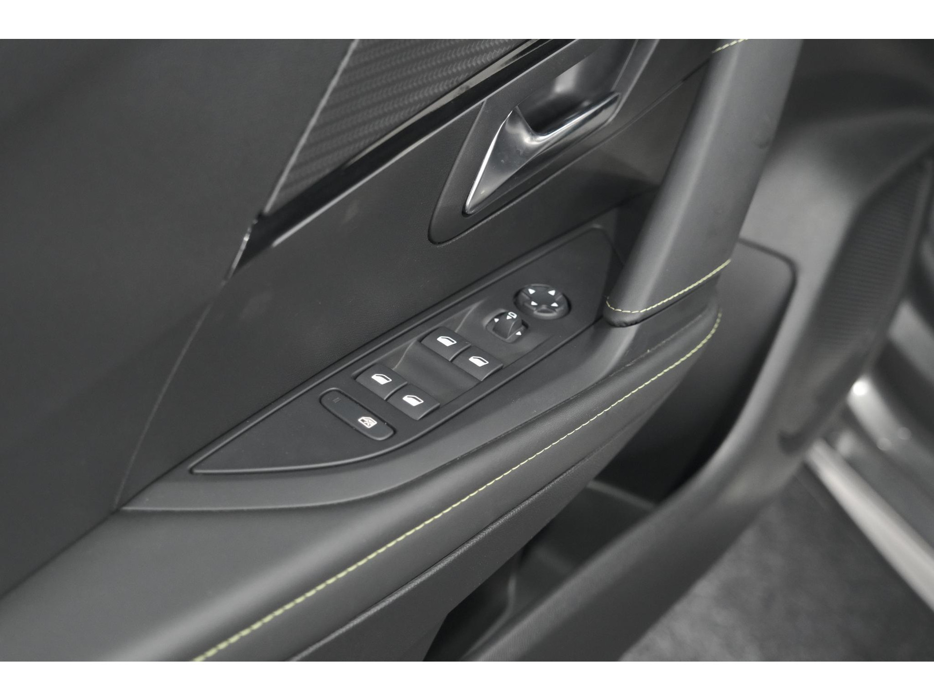 Peugeot 208 PureTech 100 GT | Camera | Adaptieve Cruise Control | Navigatie | Apple Carplay