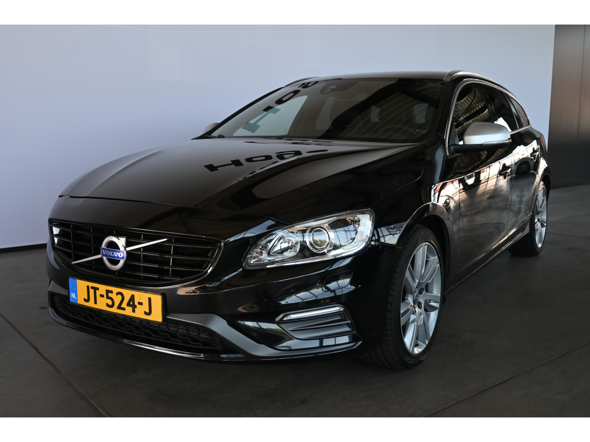 Volvo V60 2.0 D3 Nordic R-Design Automaat Clima Trekhaak Navigatie Cruise control Inruil Mogelijk!