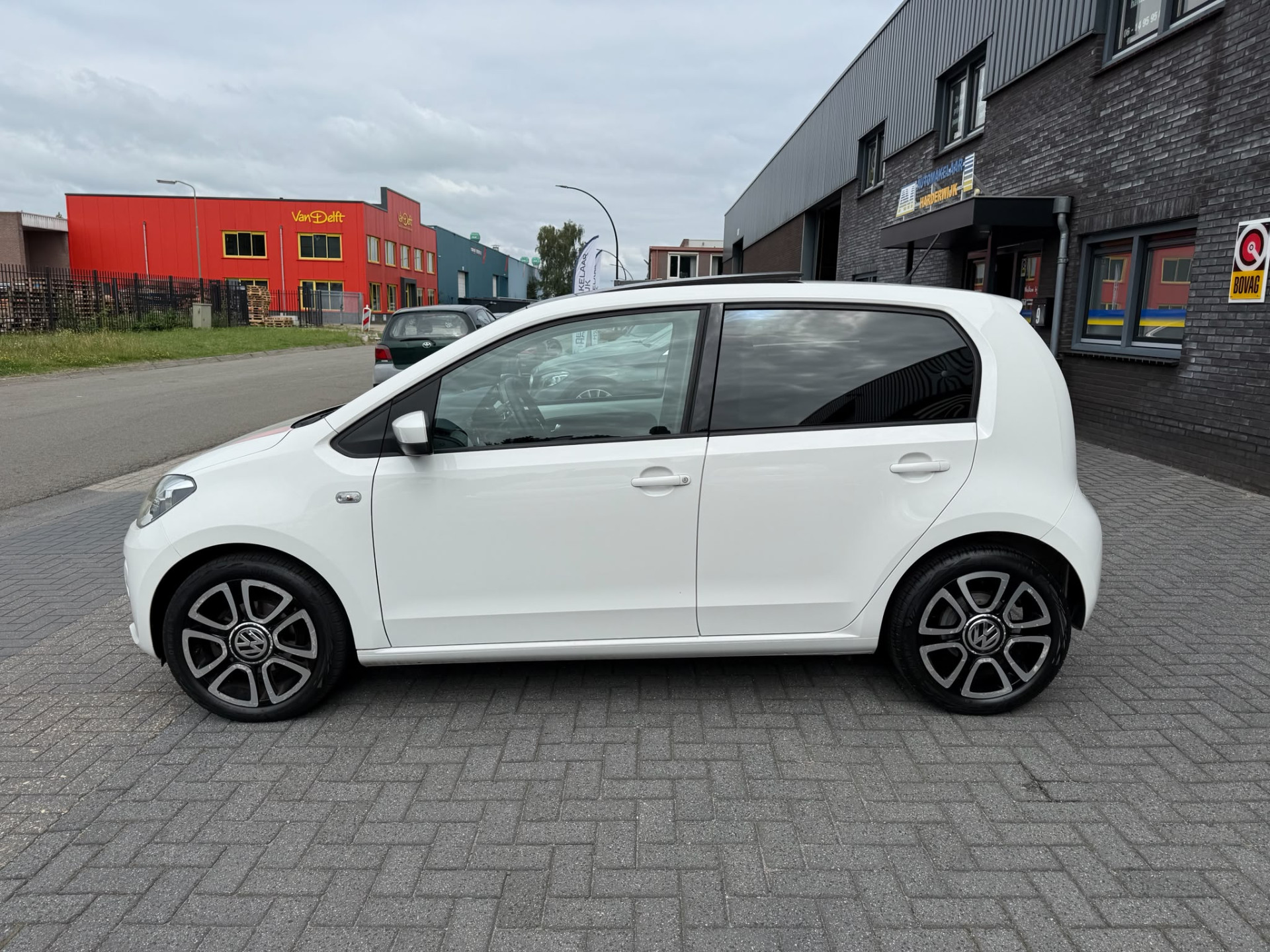 Volkswagen Up! 1.0 high up! BlueMotion | 2E EIGENAAR | 3/6/12MND GARANTIE | PANO | CRUISE | AIRCO | NAVI | FENDER AUDIO |