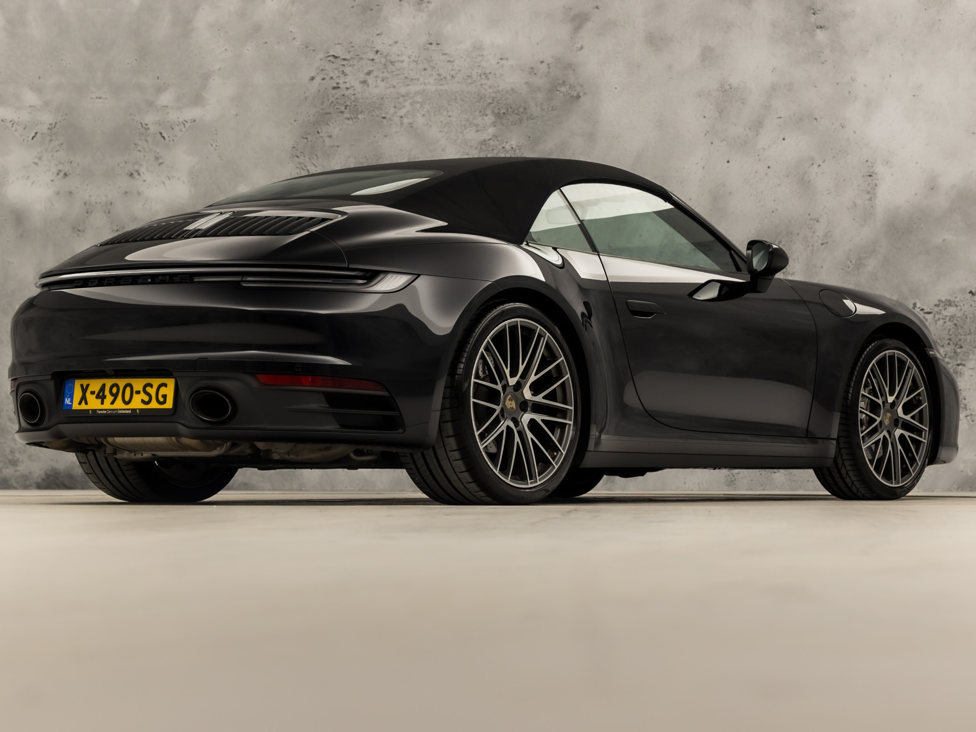 Porsche 911 Cabrio 3.0 Carrera 385Pk (SPORT CHRONO PAKKET, SPORTUITLAAT, BOSE AUDIO, LED MATRIX, APPLE CARPLAY, CAMERA, SFEERVERLICHTING, STOELVERWARMING, NIEUWSTAAT)