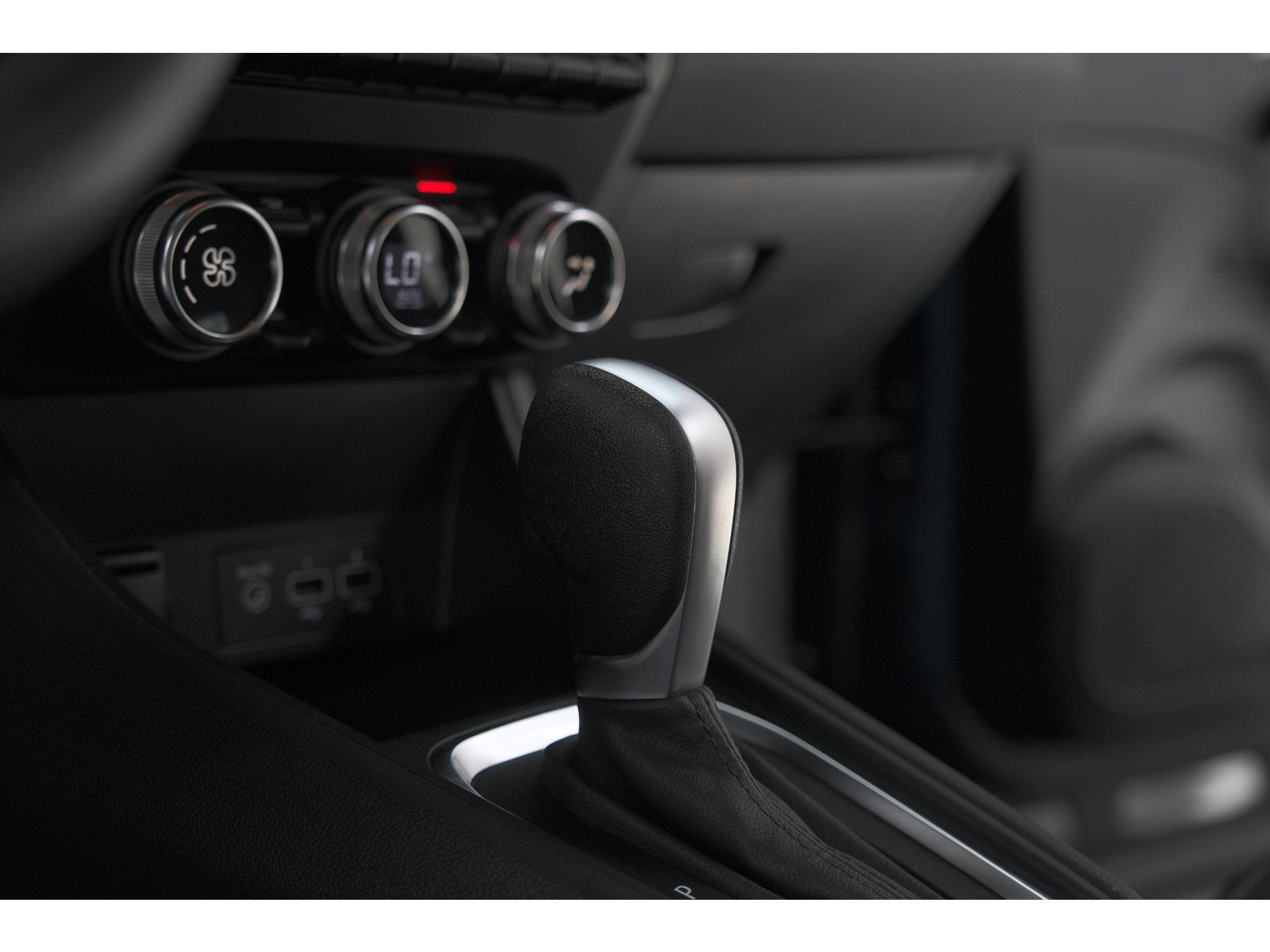 Renault Captur 1.6 E-Tech Plug-in Hybrid 160 Business | Parkeersensoren | Apple Carplay | Navigatie | Climate Control