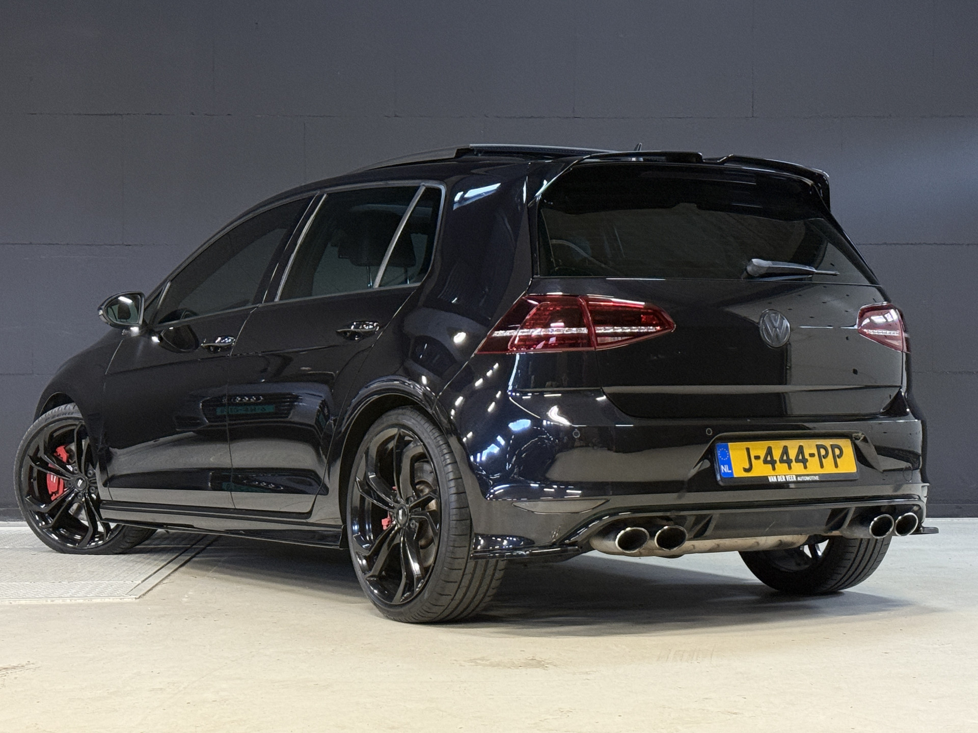 Volkswagen Golf 2.0 TSI R 4Motion | Camera | Panoramadak | 300PK | Stoelverwarming | Leder