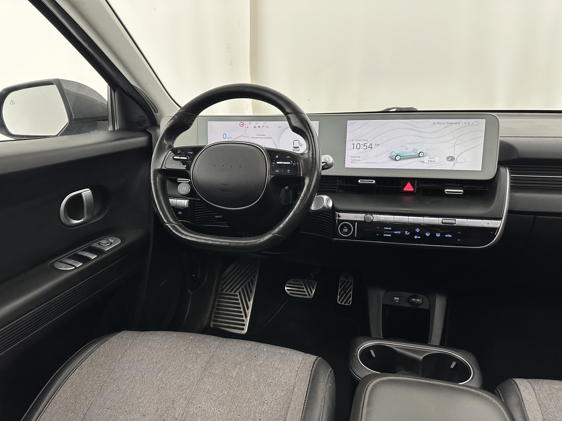 Hyundai IONIQ 5 Connect 73kWh [ 3-Fase-11kW ] {SOH-100%} (INCL-BTW) Aut *LEATHER-FABRIC | FULL-LED | DIGI-COCKPIT | AMBIENTLIGHT | DAB | SHIFTPADDLES | HEAD-UP | NAVI-FULLMAP | KEYLESS | CAMERA | HEATED-COMFORTSEATS | TOWBAR | PRIVACYGLASS  | 19"AL