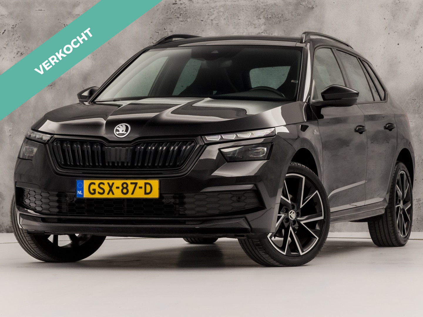 Škoda Kamiq 1.0 TSI Monte Carlo Automaat (PANORAMADAK, VIRTUAL COCKPIT, KUIPSTOELEN, APPLE CARPLAY, CAMERA, GETINT GLAS, ADAPTIVE CRUISE, KEYLESS, NIEUWSTAAT)