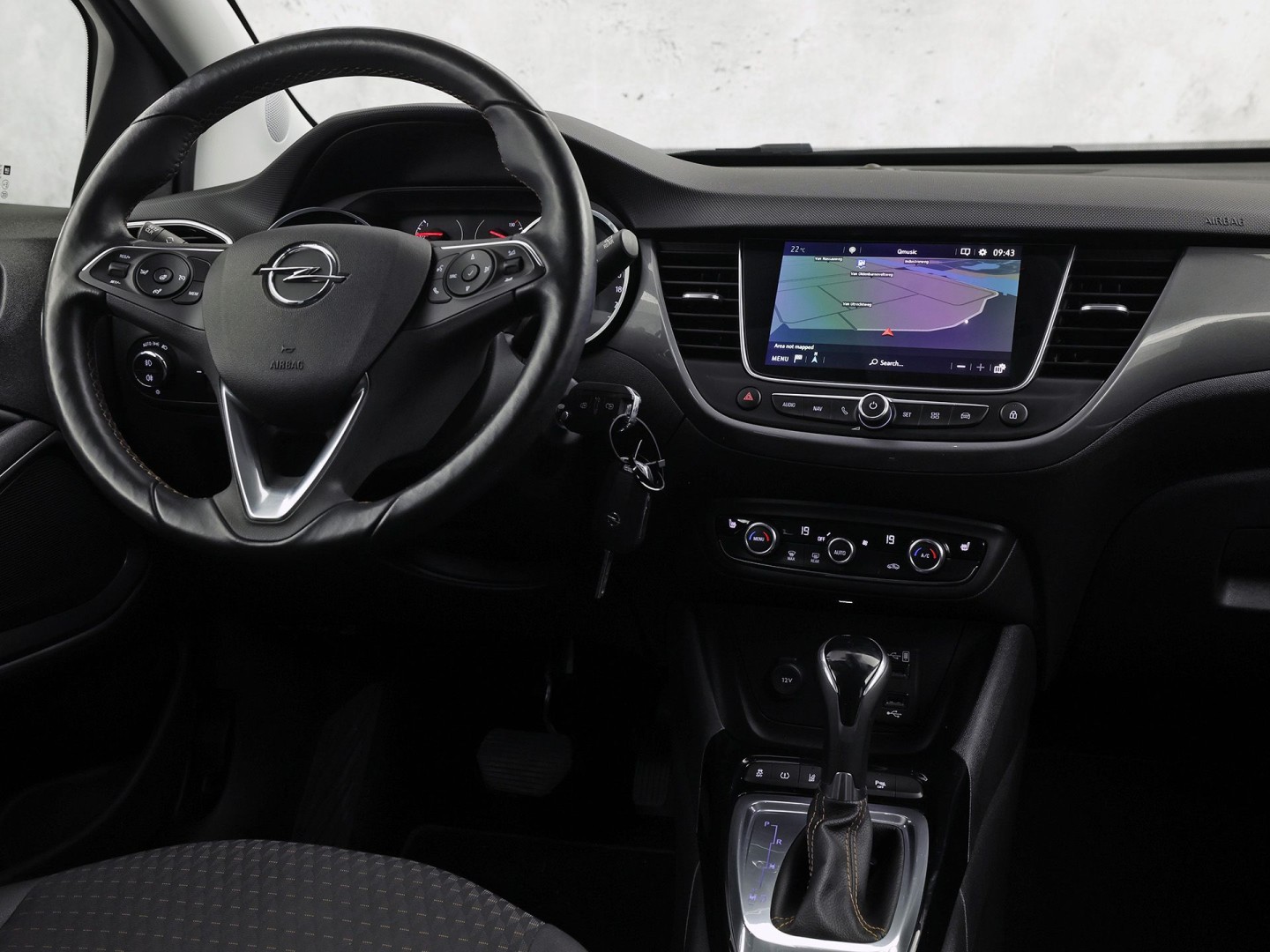 Opel Crossland X 1.2 Turbo Innovation Sport Automaat (APPLE CARPLAY, GROOT NAVI, CLIMATE, STUUR/STOELVERWARMING, SPORTSTOELEN, LEDER, GETINT GLAS, PARKEERSENSOREN, NIEUWSTAAT)