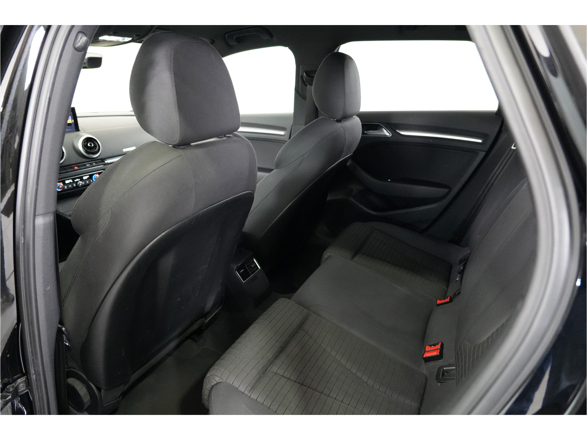 Audi A3 Sportback 35 TFSI CoD Design Pro Line Plus | Trekhaak | Stl. verw. | Climate | PDC | LED |