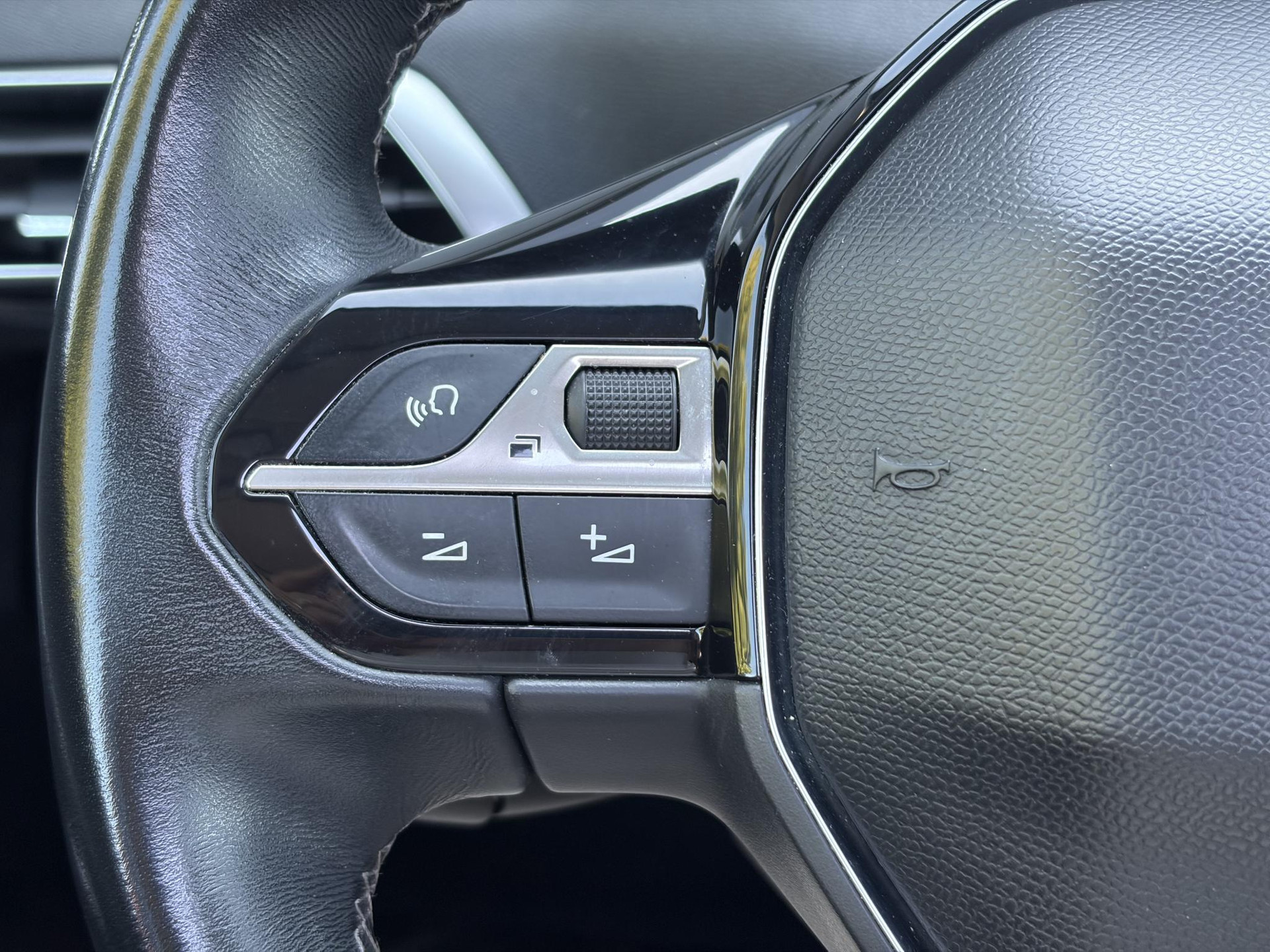 Peugeot 3008 1.2 PureTech Allure Distributieriem vv in 2025 l Pano l 360° Camera l Carplay l Dealer Onderhouden l Navi l Halfleder l Pdc l Keyless l 131pk l 6 Bak l Apk tot 12-2026