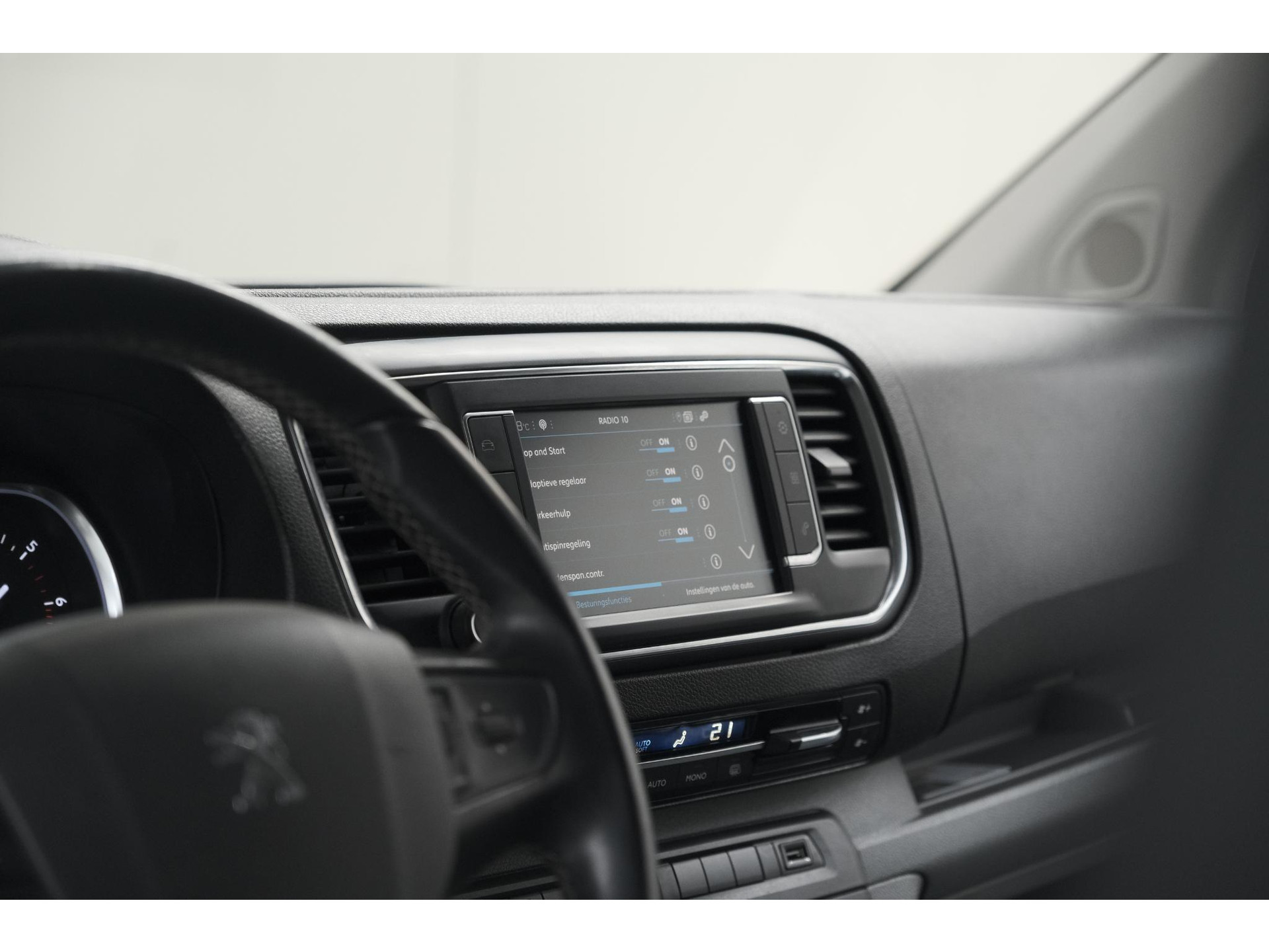 Peugeot Expert 2.0 BlueHDI 180 Automaat Standard Premium | Standkachel | Trekhaak | Head-Up Display | Camera | Apple Carplay | Laadruimte Betimmering