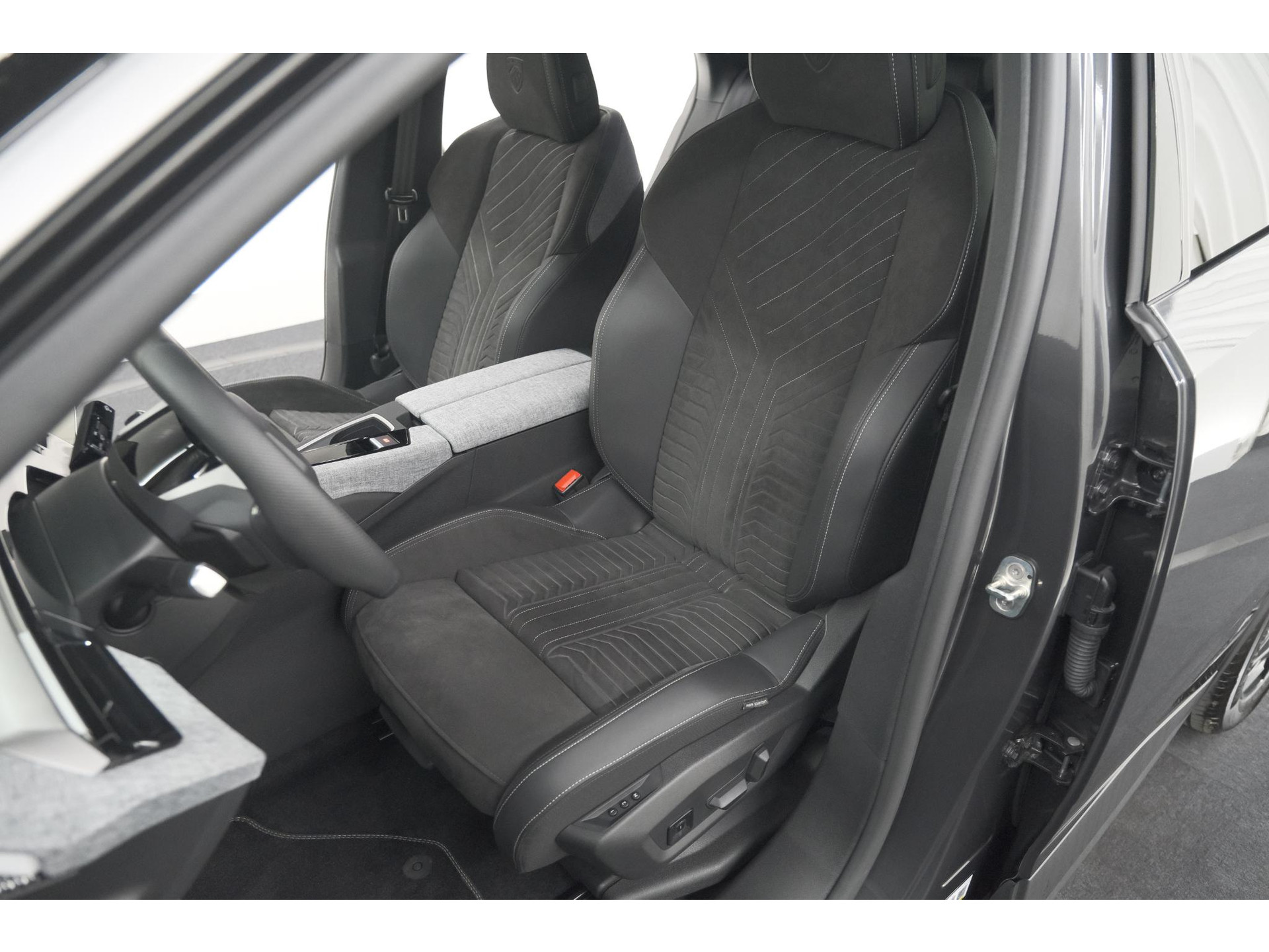 Peugeot 3008 1.2 Hybrid 136 GT | 360 Camera | Adaptieve Cruise Control | Stoelen Pakket | Elektrische Kofferklep