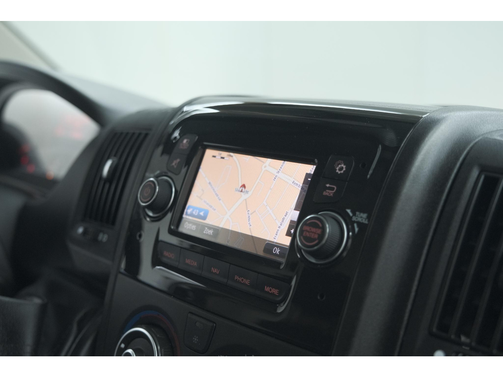 Peugeot Boxer 330 2.2 BlueHDi 140 L2H2 Premium | Navigatie | Houtenvloer In Laadruimte | Airco