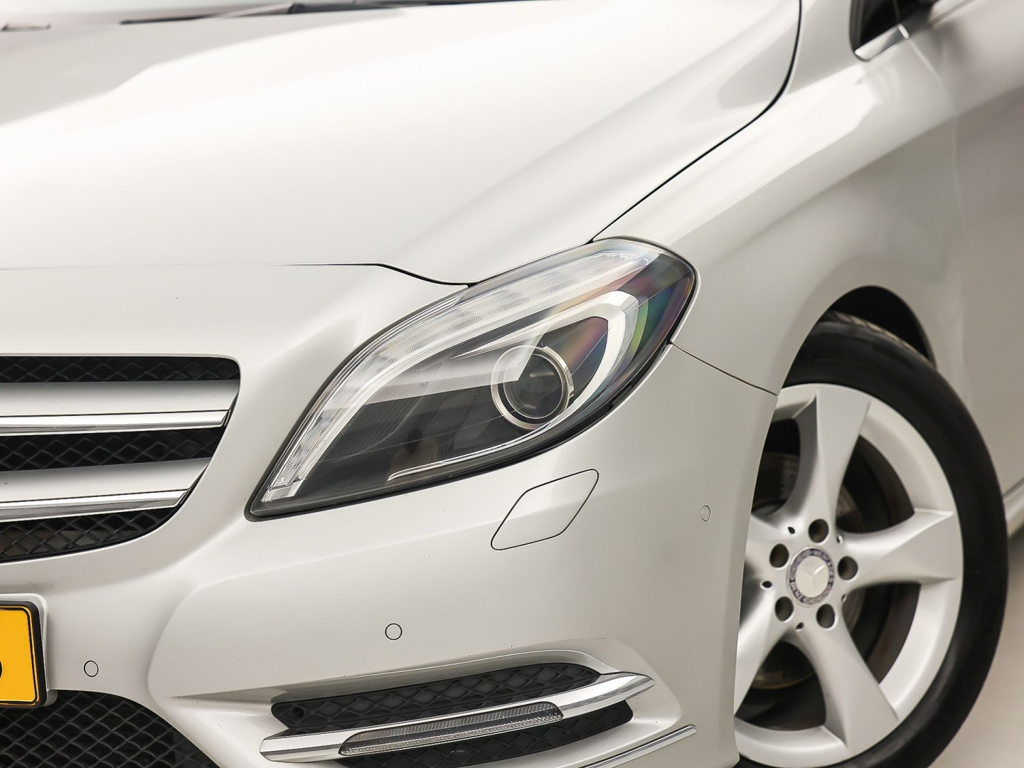 Mercedes-Benz B-Klasse 180 Sport Automaat (PANORAMADAK, GROOT NAVI, CLIMATE, SPORTSTOELEN, LEDER, XENON, CRUISE, NIEUWE APK, NIEUWSTAAT)