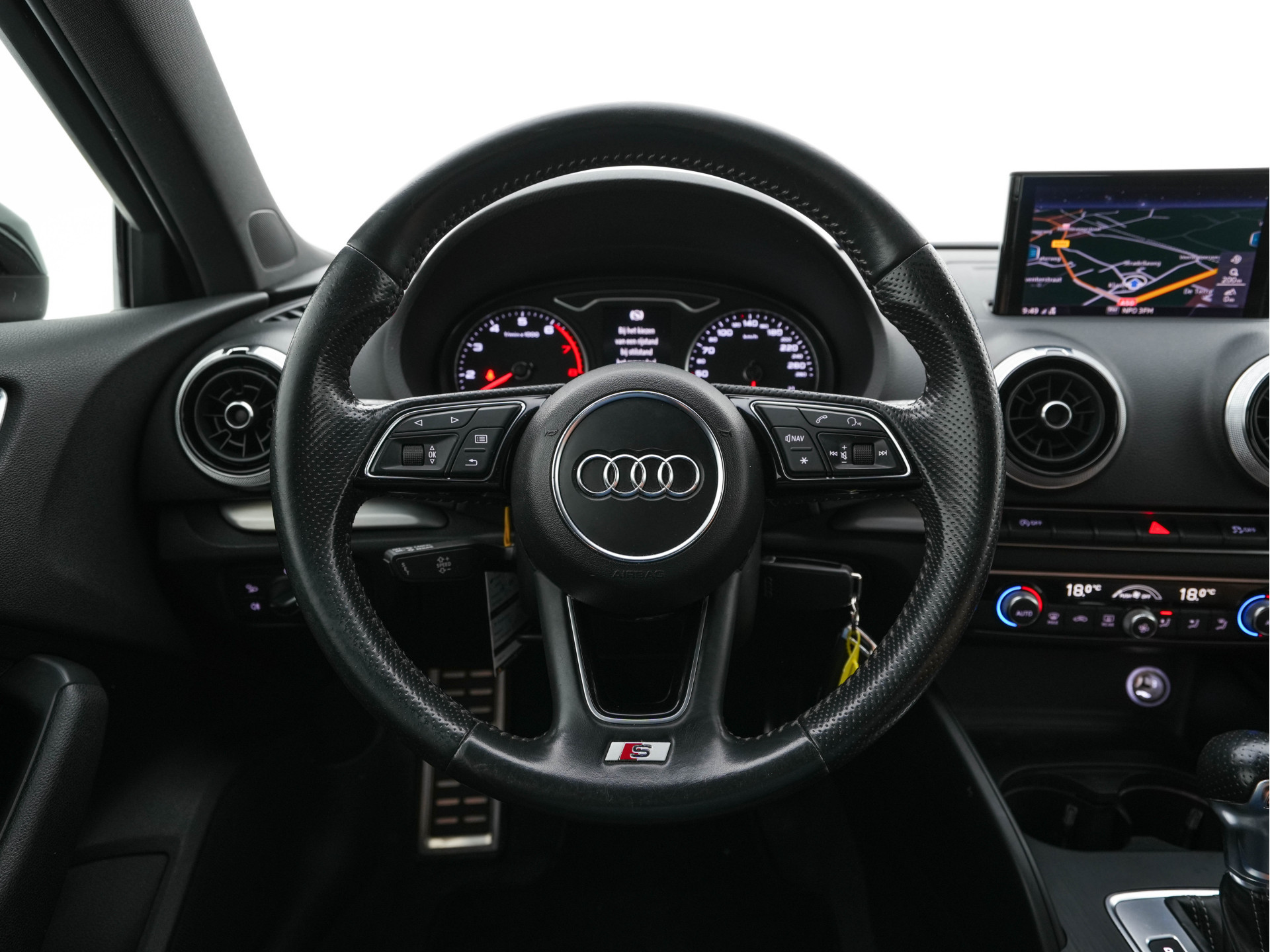 Audi A3 Sportback 1.5 TFSI CoD S-Line-Sportpack Edition Aut. *FULL-LED | LEATHER-FABRIC | NAVI-FULLMAP | SPORT-SEATS | AUDI-SOUND | ECC | PDC | PRIVACY-GLASS | CRUISE | 18''ALU*