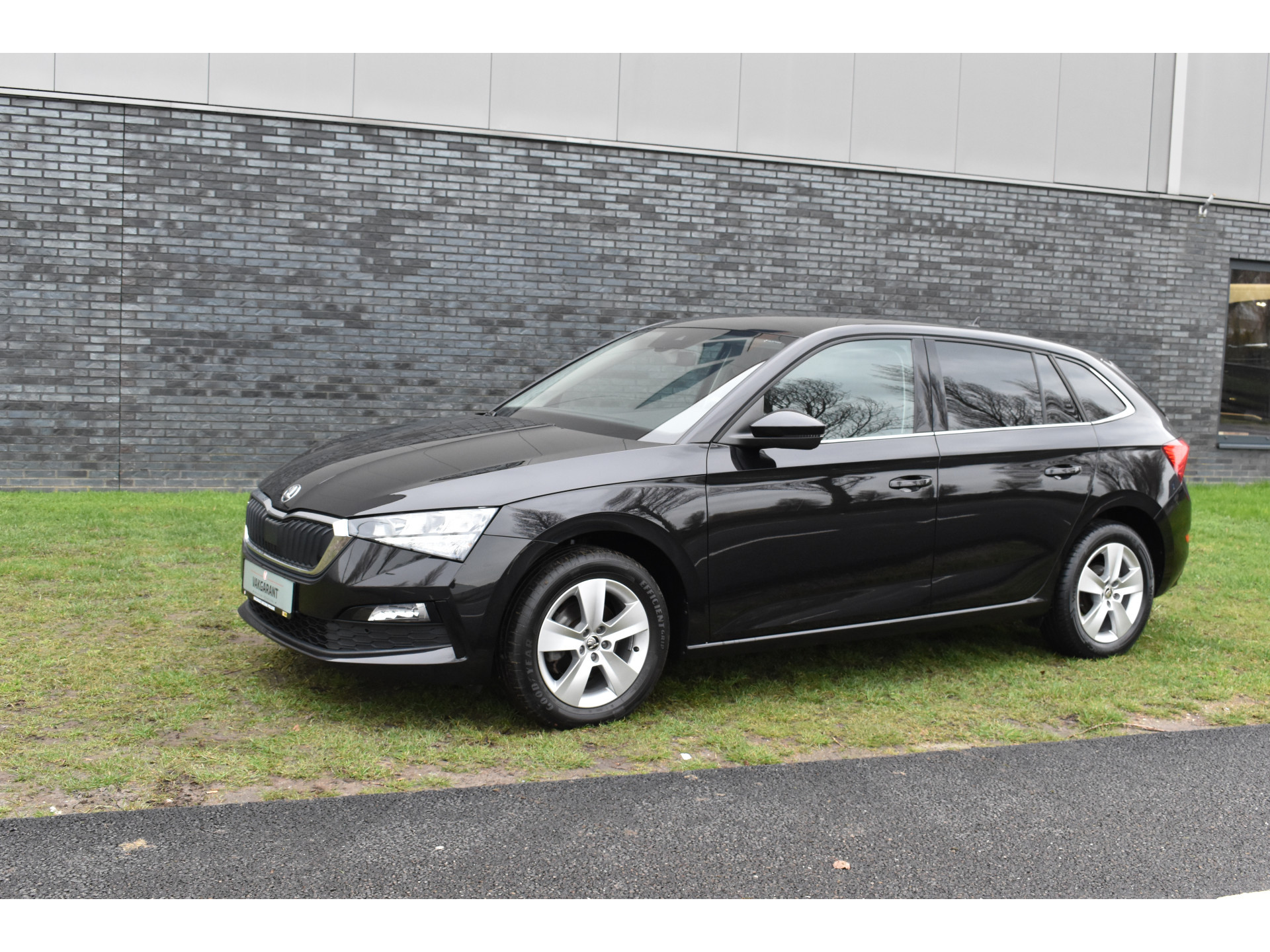 ŠKODA Scala 1.0 TSI Ambition Automaat Carplay Navigatie Front/lane assist Stoelverwarming Parkeer sensoren