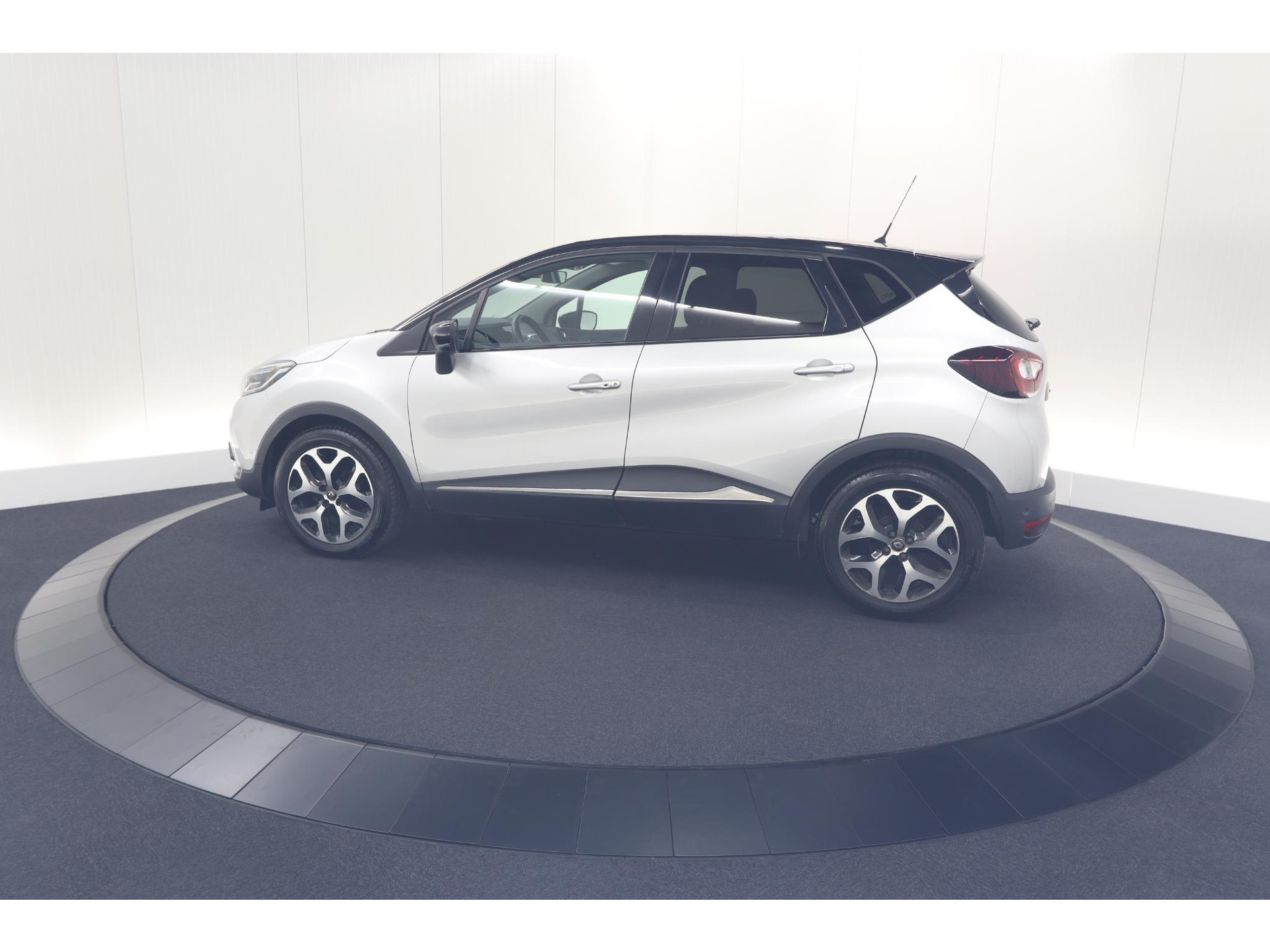 Renault Captur TCe 90 Intens | Camera | Dodehoekdetectie | Navigatie | Parkeersensoren