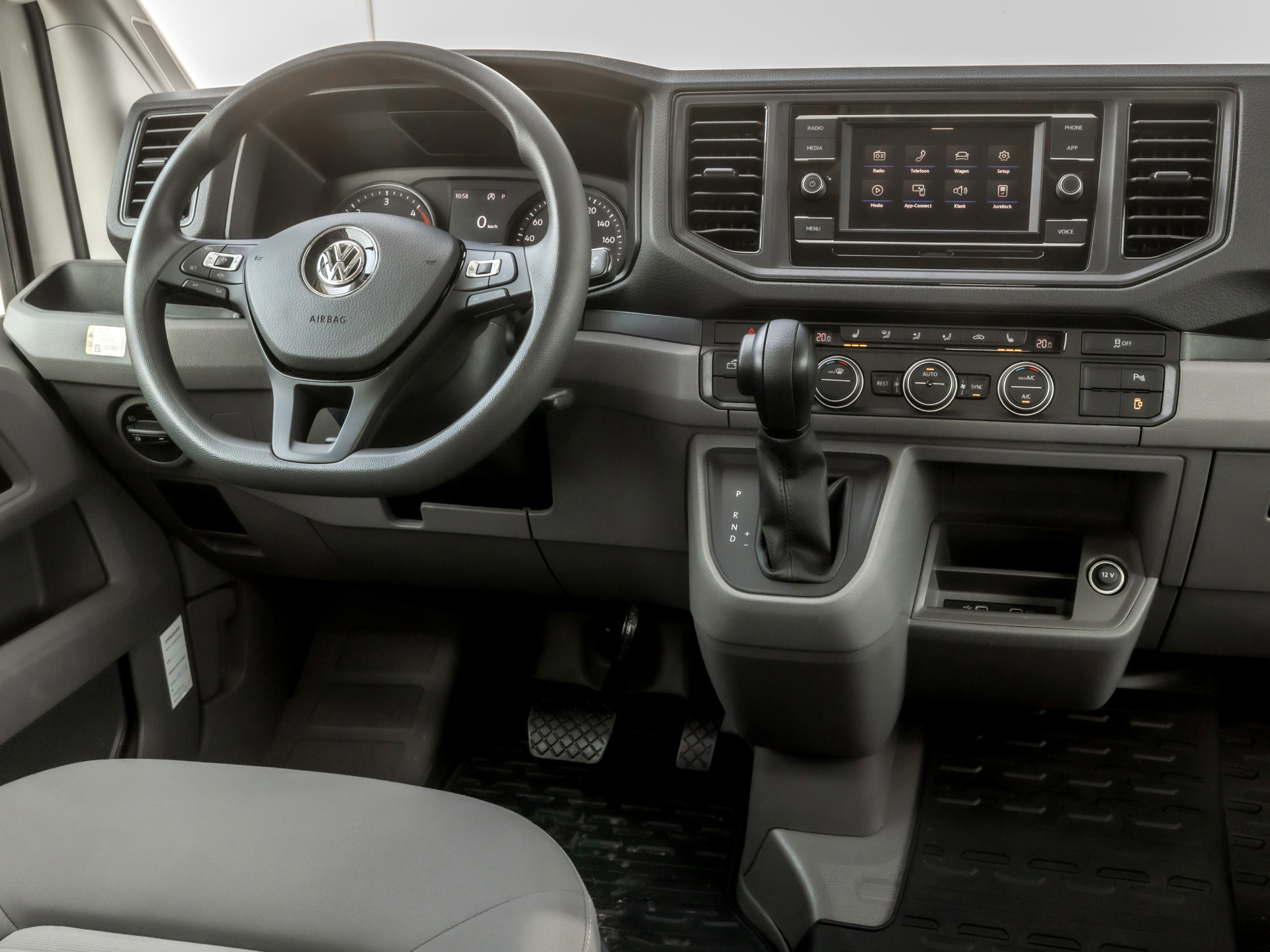Volkswagen Crafter Grand California XXL 177Pk Automaat (LED KOPLAMPEN, STOELVERWARMING, KEUKEN, CENTRALE VERWARMING, KOELKAST, TOILET, DOUCHE, THULE ZONNESCHERM, FIETSENDRAGER, ZOET WATER)