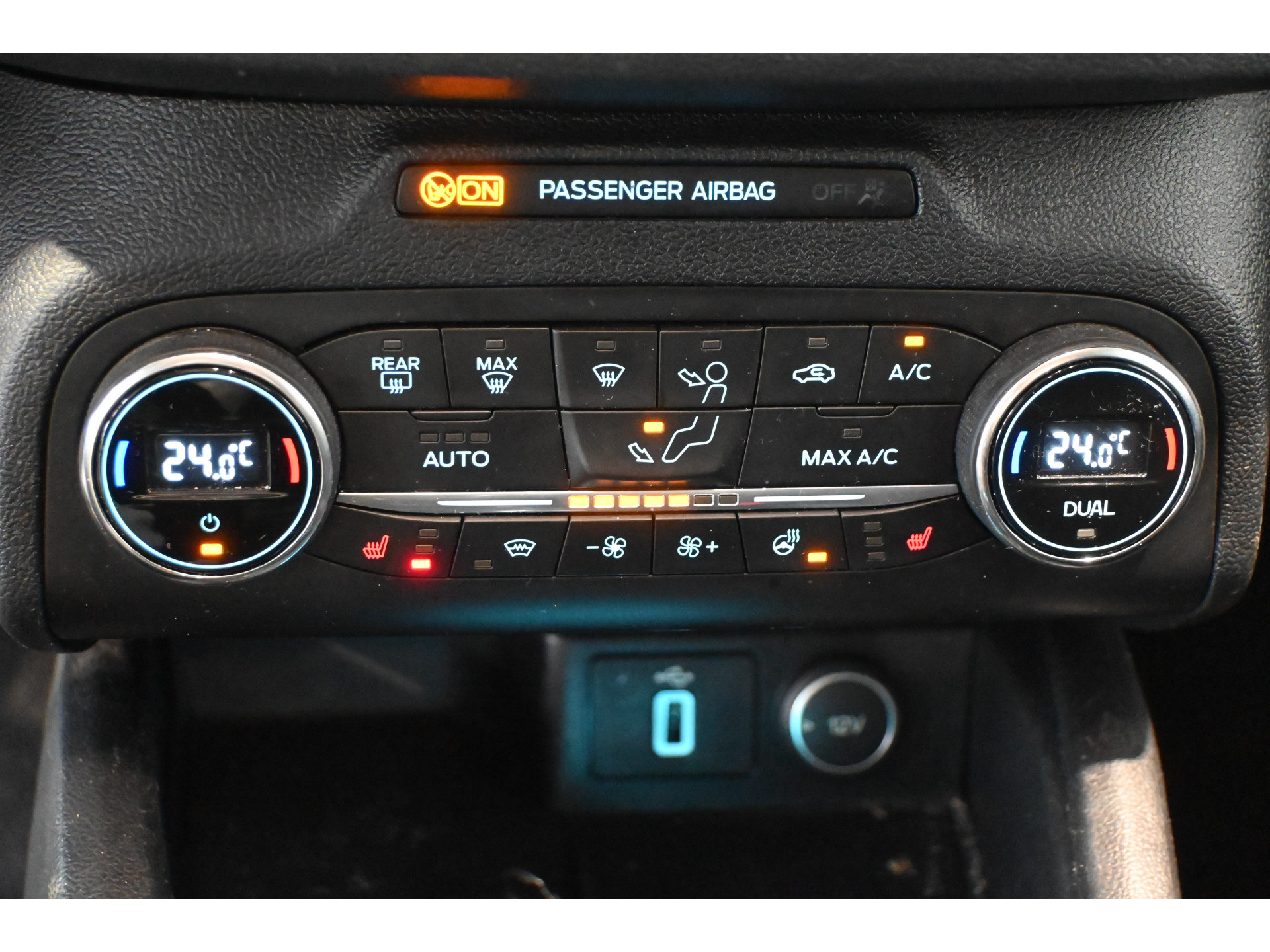 Ford Focus 1.0 EcoBoost Edition Business Lane Assist Adaptieve Cruise Trekhaak Apple Carplay Clima Stoel/Stuur verwarming Inruil Mogelijk!