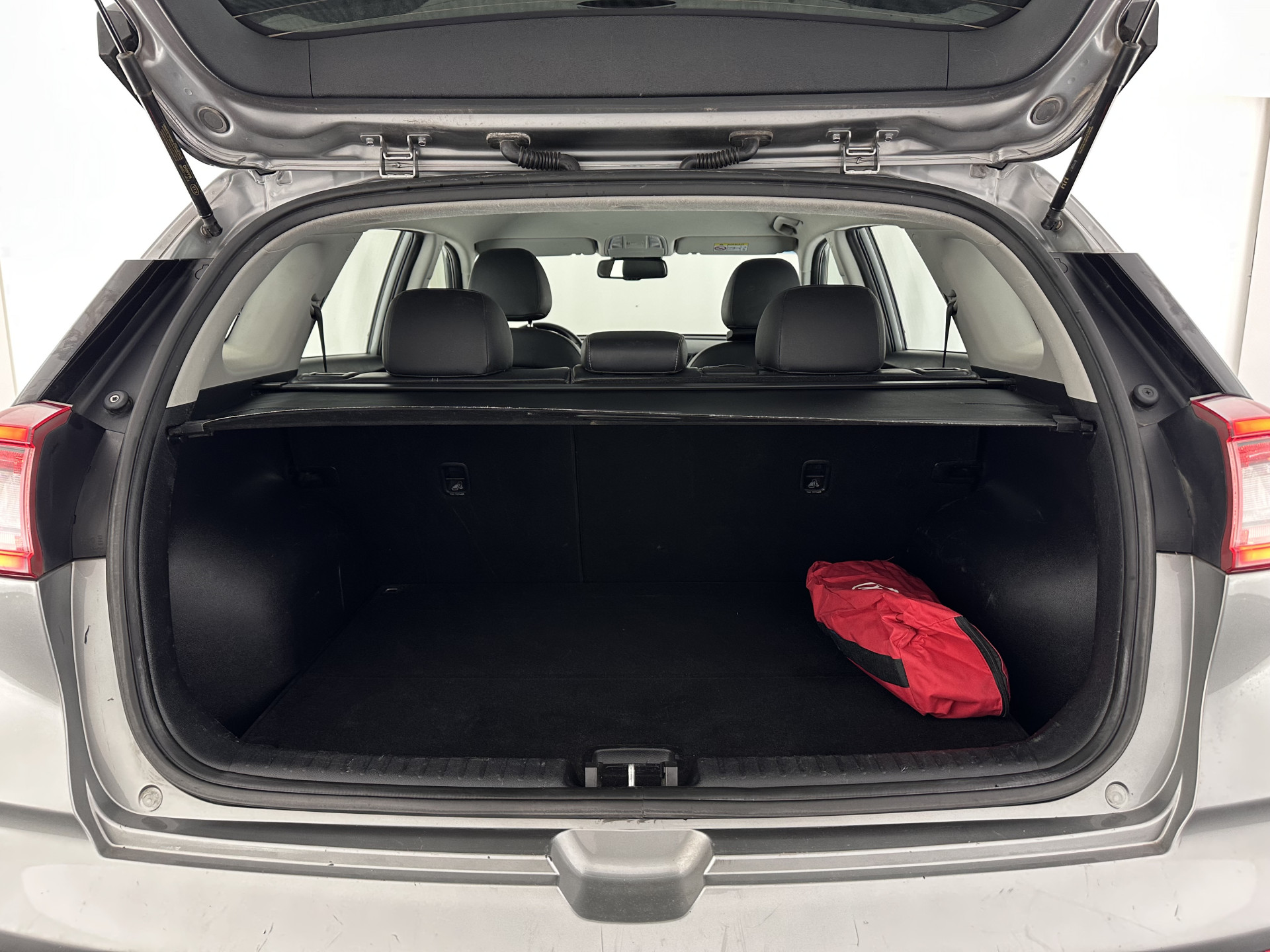 Kia Niro 1.6 GDi Hybrid ExecutiveLine (INCL.BTW) Aut. *LEATHER-FABRIC | NAVI-FULLMAP | KEYLESS | CAMERA | COMFORT-SEATS | DIGI-COCKPIT | LANE-ASSIST | ECC | CARPLAY | PDC | TOWBAR | 16''ALU*