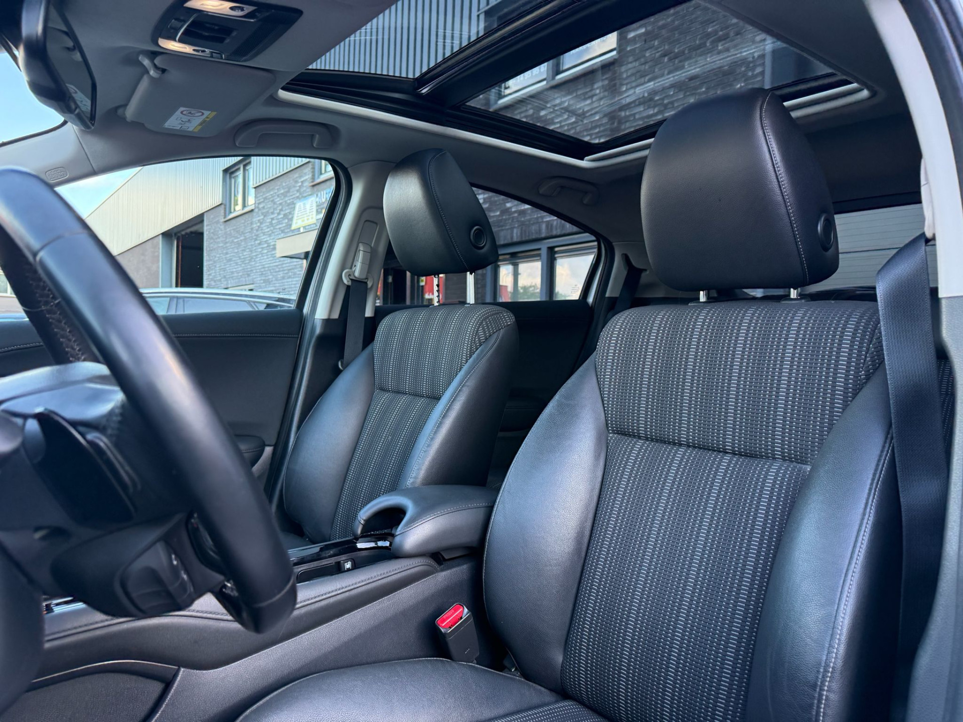 Honda HR-V 1.5 i-VTEC Executive | 1E EIGENAAR | 3/6/12MND GARANTIE | AUTOMAAT | PANO | LED | DAB | NAVI | CRUISE |