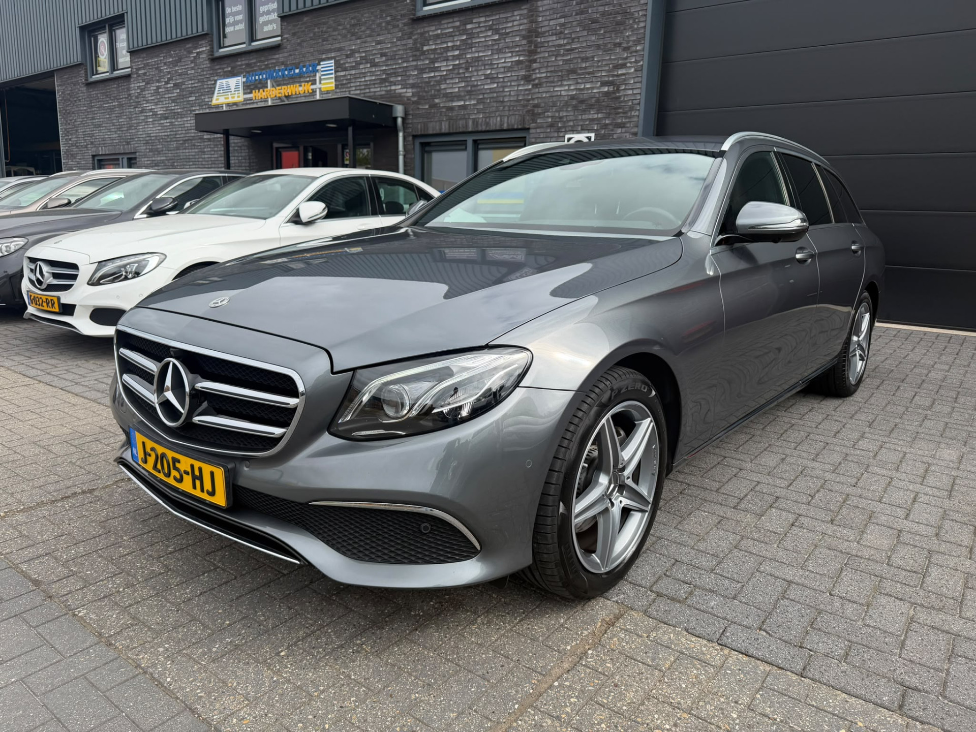 Mercedes-Benz E-klasse Estate 200 Premium 3/6/12 MND GARANTIE  | AUTOMAAT | NIEUWE APK | LEDER | PDC | NAVI | CRUISE |