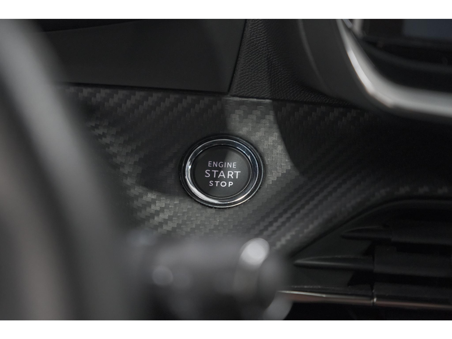 Peugeot 208 PureTech 100 EAT8 GT | Camera | Dodehoekdetectie | Navigatie | Apple Carplay