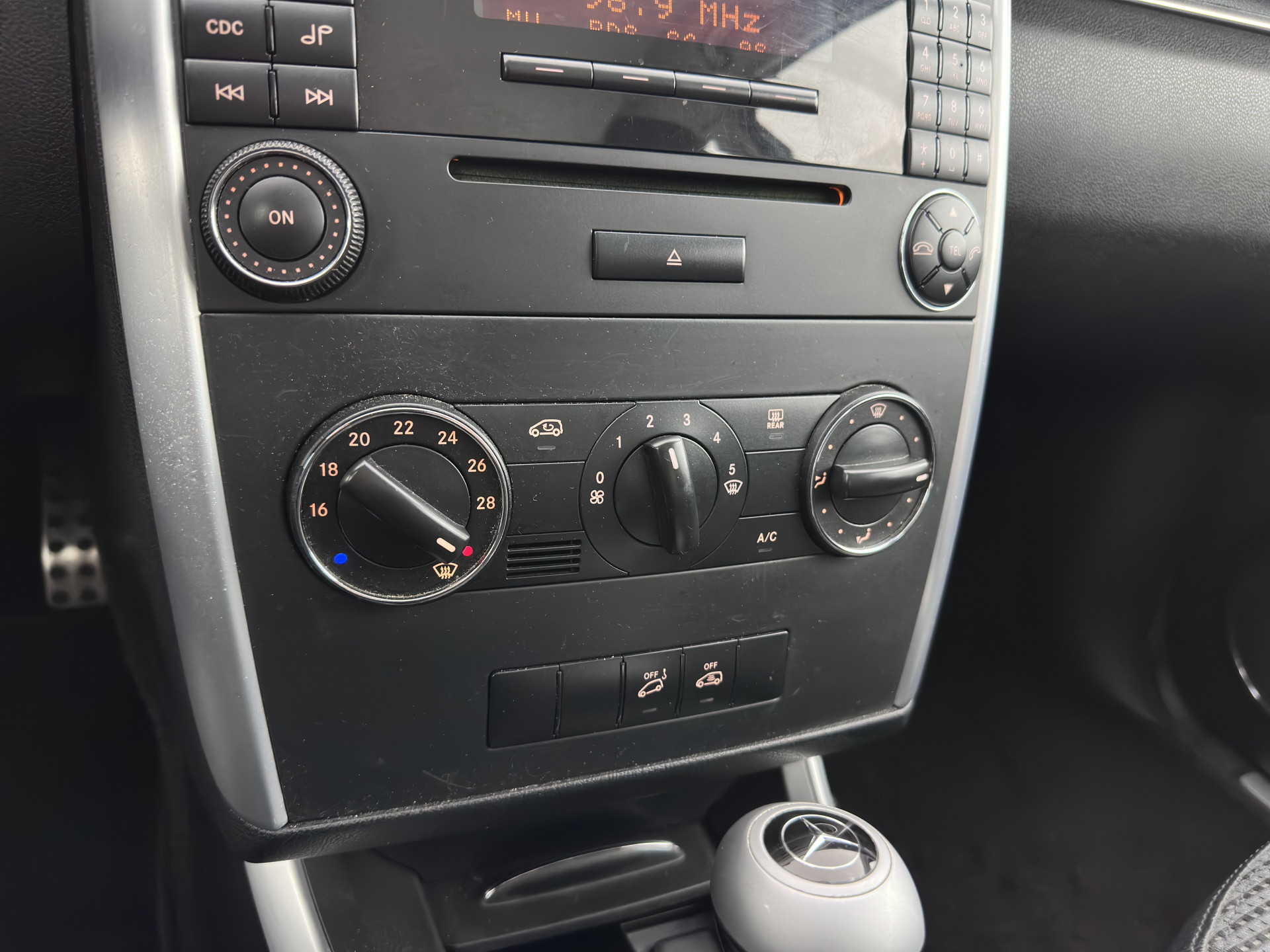 Mercedes-Benz B-klasse 180 CDI Aut. *LEATHER-FABRIC | AIRCO | CRUISE | COMFORT-SEATS | TOWBAR | 17''ALU*