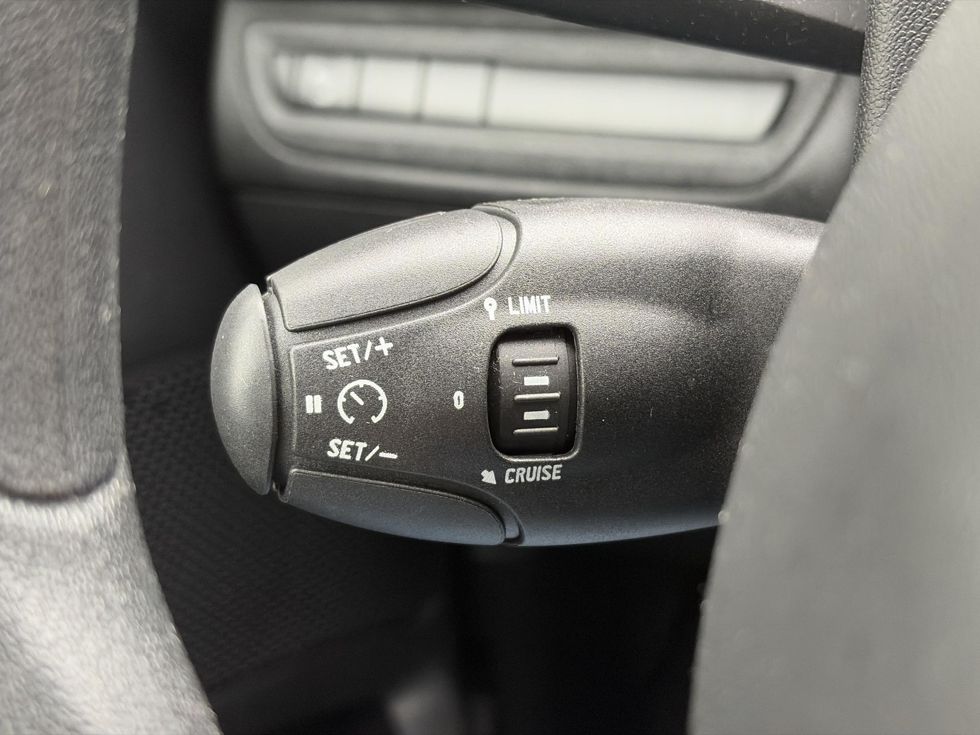 Peugeot 208 1.2 PureTech Blue Lion ✓D-riem vv 2024✓Dealer Onderhouden✓Carplay✓Navi✓Trekhaak✓2e Eigenaar✓Recent beurt gehad✓Airco✓Cruise✓Pdc✓5 Deurs✓Weinig Km✓N.A.P✓Apk tot 08-2027