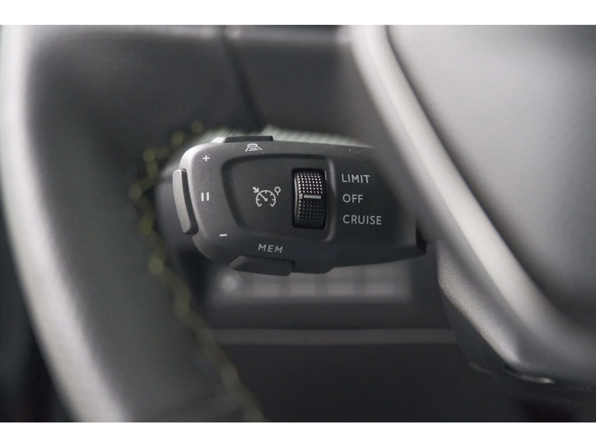 Peugeot 208 Hybrid 136 e-DCS6 GT | 360 Camera | Adaptieve Cruise Control | Dodehoekdetectie | Apple Carplay