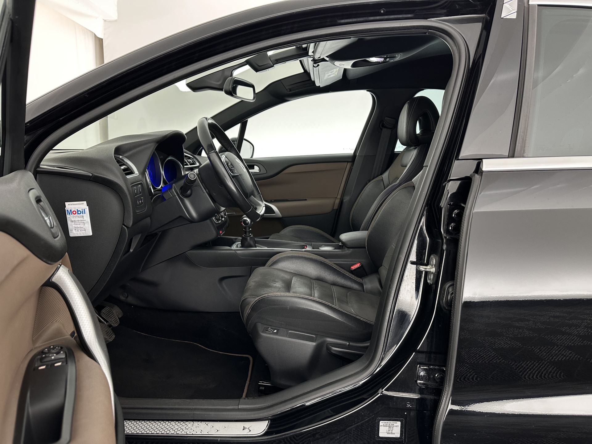 DS 4 1.6 BlueHDi Chic *PANO-WINDOW | FULL-LED | LEATHER-ALCANTARA | HEATED-COMFORTSEATS | NAVI-FULLMAP | DAB | CAMERA | PRIVACYGLASS | ECC | PDC | CRUISE | KEYLESS | TOWBAR | 16''ALU*