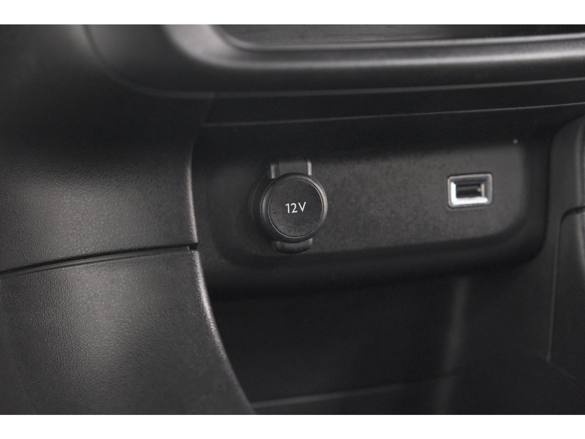 Citroen C3 PureTech 82 C-Series | Trekhaak | Stoelverwarming | Camera | Apple CarPlay