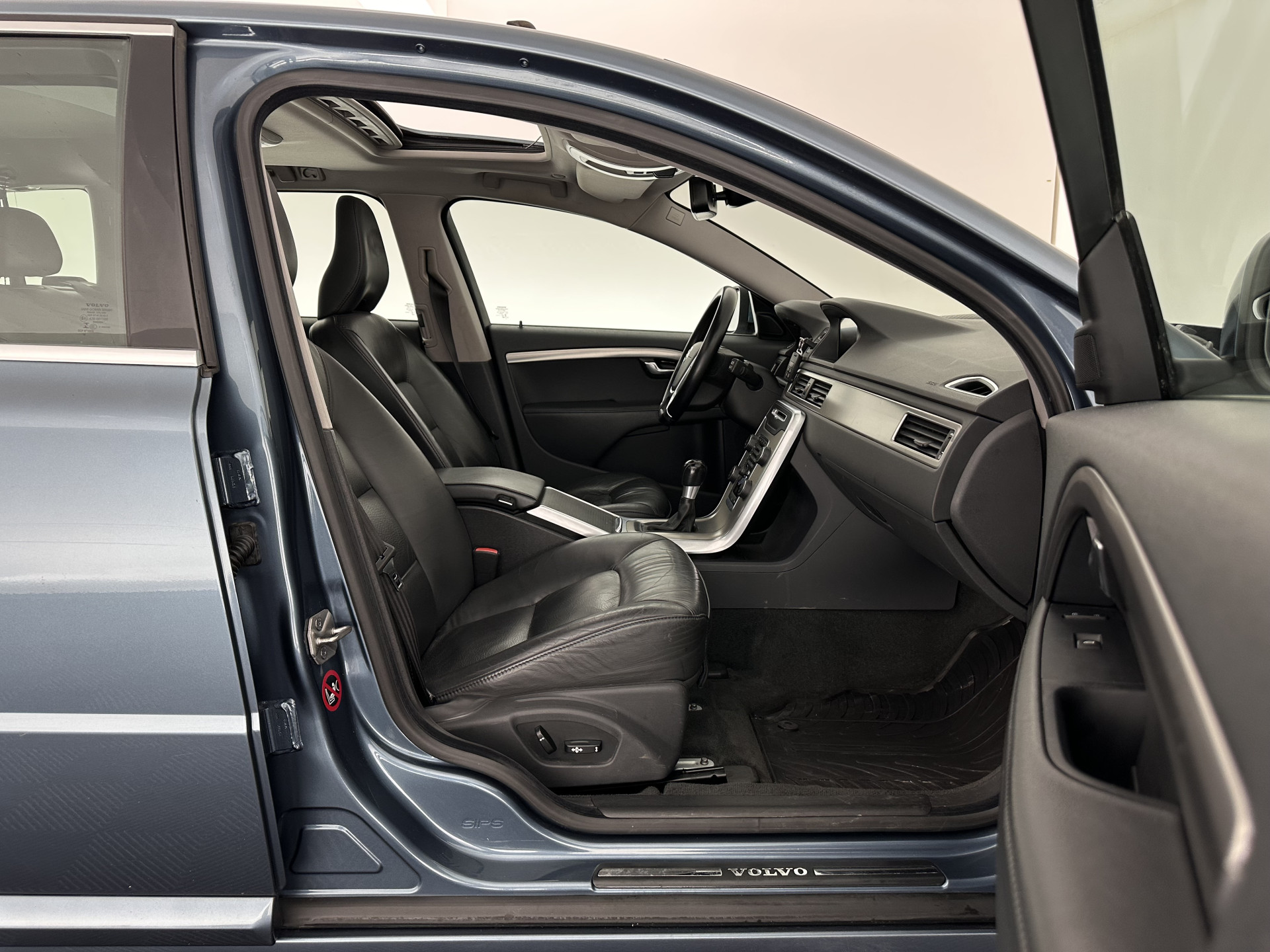 Volvo V70 1.6 D2 Nordic+ *PANO | LEATHER | XENON | MEMORY-PACK | COMFORT-SEATS | NAVI-FULLMAP | ECC | PDC | CRUISE | 17''ALU*