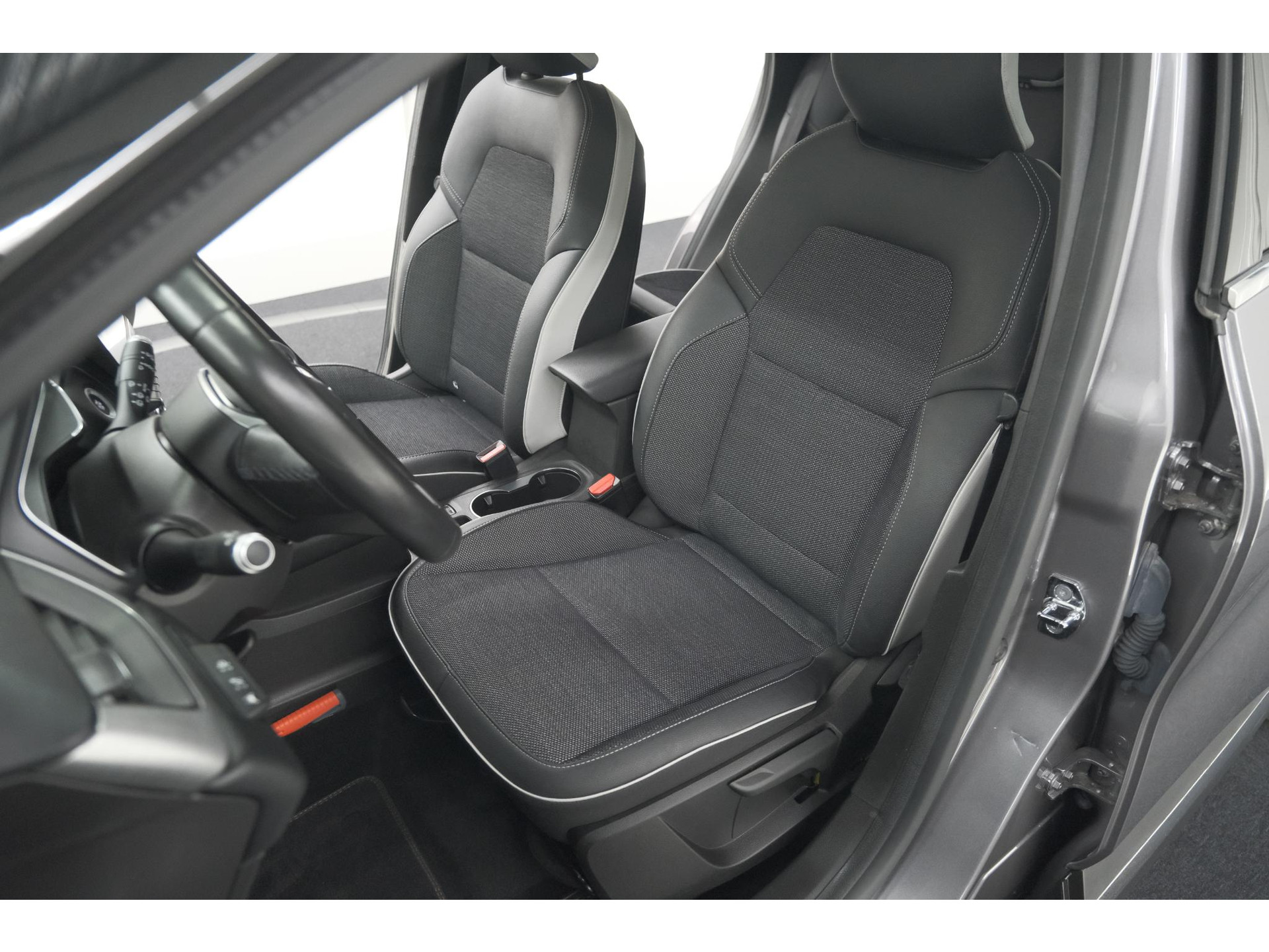 Renault Captur TCe 100 Intens | Trekhaak | Camera | Navigatie | Parkeersensoren