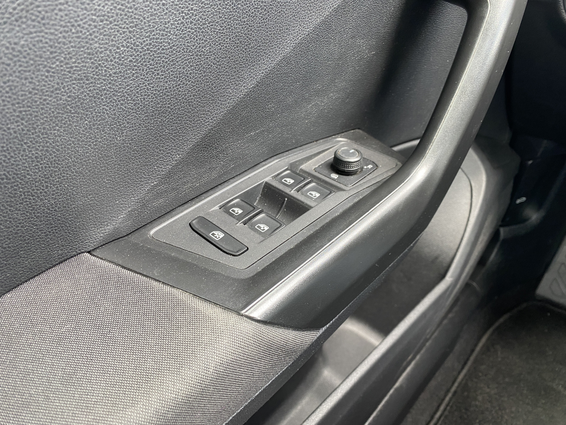 Volkswagen T-Roc 1.0 TSI Style 116 pk | adaptieve cruise control | navigatie | parkeersensoren | all season banden | climate control