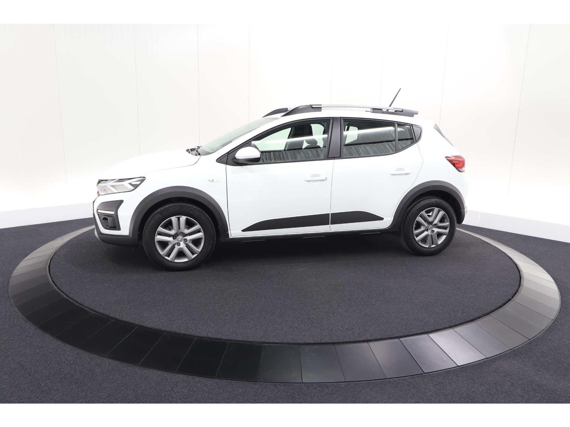 Dacia Sandero Stepway 1.0 TCe 90 Comfort | Apple Carplay | Parkeersensoren | Cruise Control