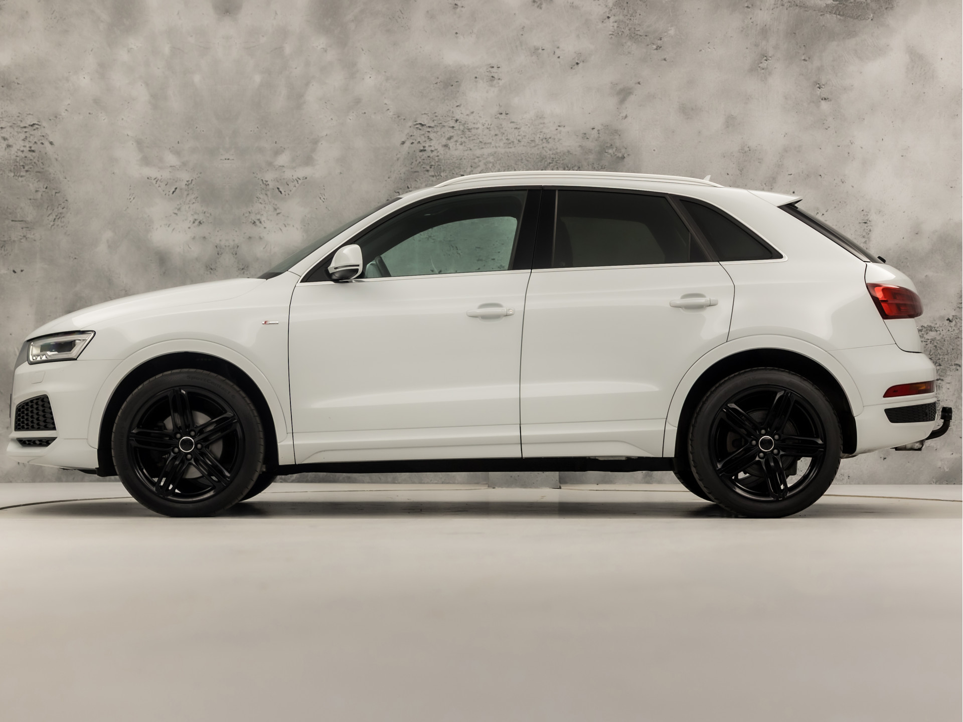 Audi Q3 1.4 TFSI S-Line Sport 150Pk Automaat (2X S-LINE, NAVIGATIE, LEDER, STOELVERWARMING, SPORTSTOELEN, GETINT GLAS, TREKHAAK, NIEUWE APK, NIEUWSTAAT)