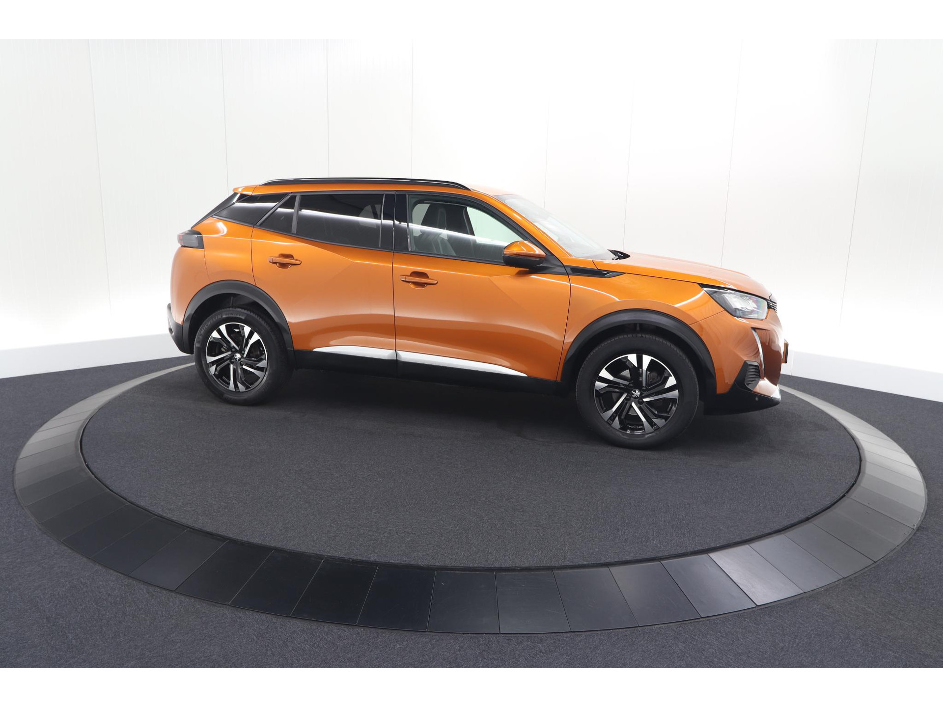 Peugeot 2008 PureTech 130 Allure Pack | Trekhaak | Adaptieve Cruise Control | Camera | Stoelverwarming