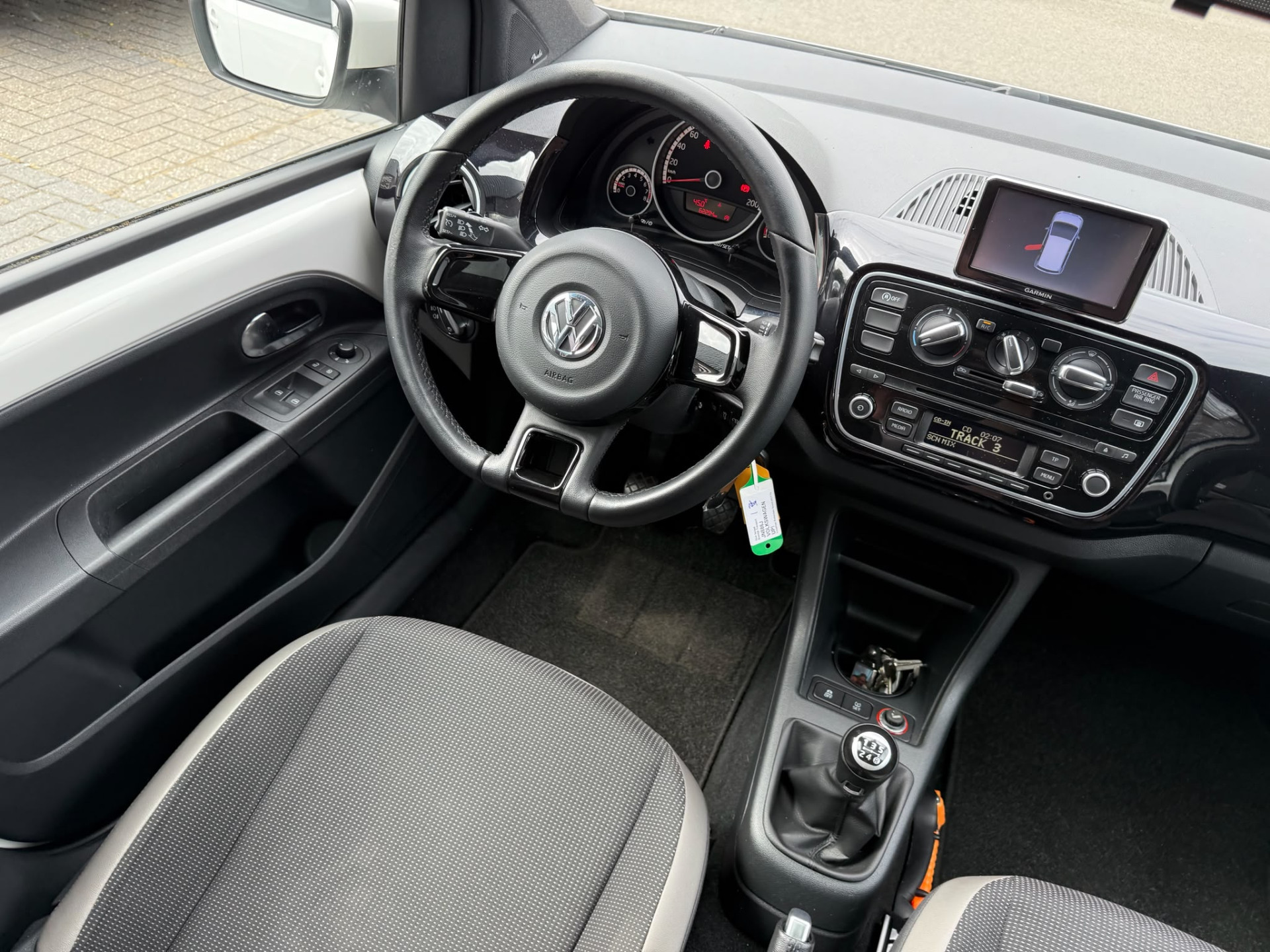 Volkswagen Up! 1.0 high up! BlueMotion | 2E EIGENAAR | 3/6/12MND GARANTIE | PANO | CRUISE | AIRCO | NAVI | FENDER AUDIO |