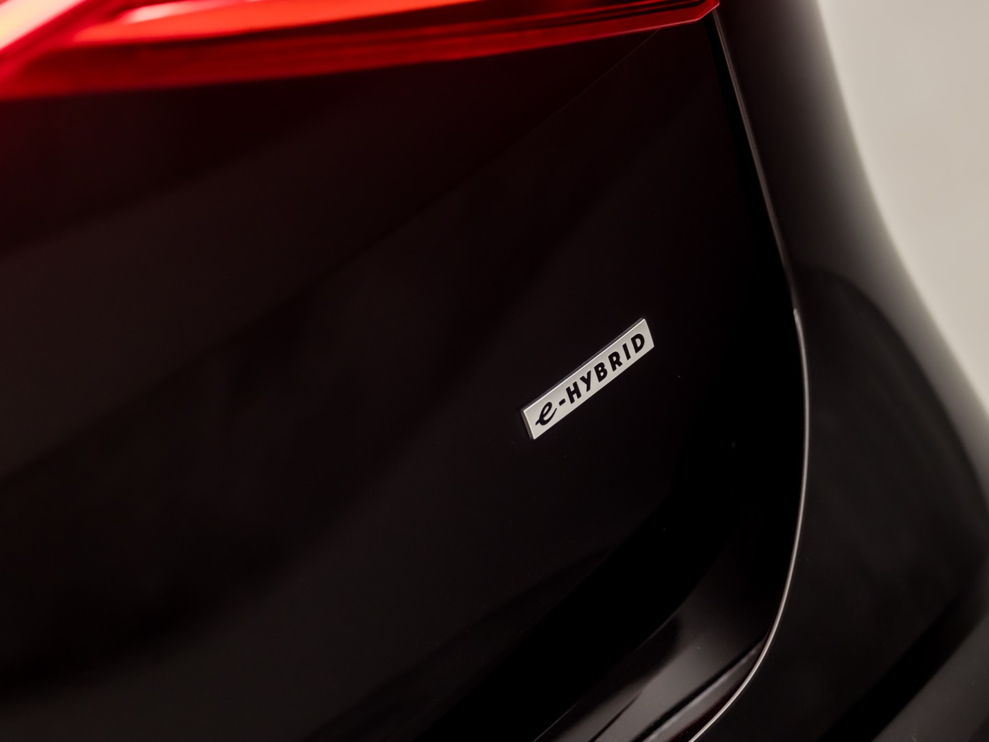SEAT Tarraco 1.4 TSI e-Hybrid PHEV Xcellence Sport 245Pk Automaat (APPLE CARPLAY, GROOT NAVI, MEMORY SEAT, LEDER, CAMERA, SPORTSTOELEN, STOELVERWARMING, ELEK ACHTERKLEP, GETINT GLAS, NIEUWSTAAT)