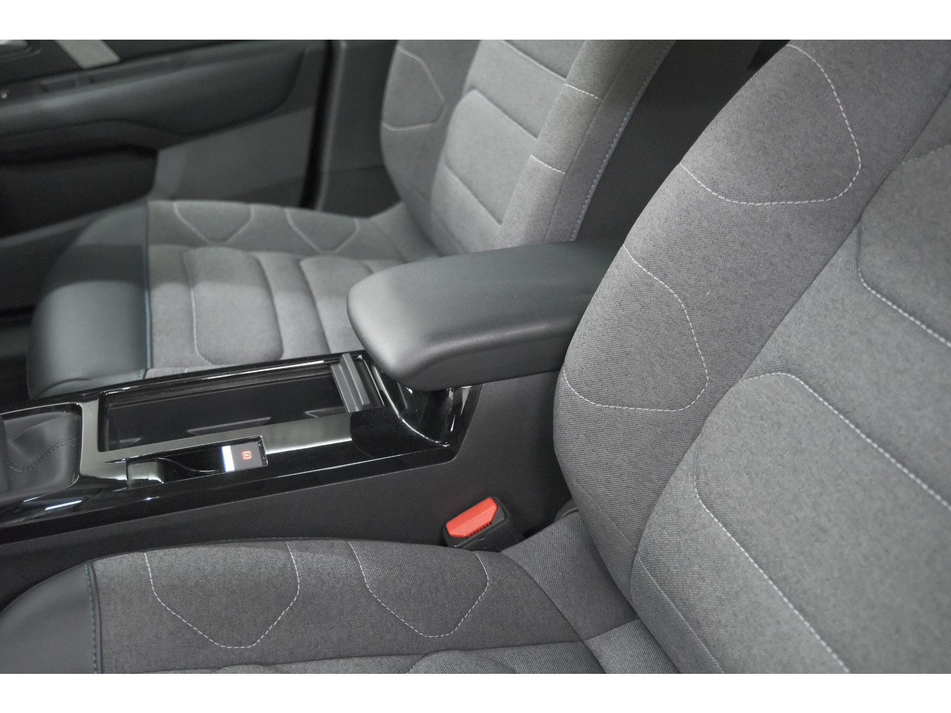 Citroen C4 Puretech 130 Feel Pack | Head-Up Display | Camera | Navigatie | Keyless Entry