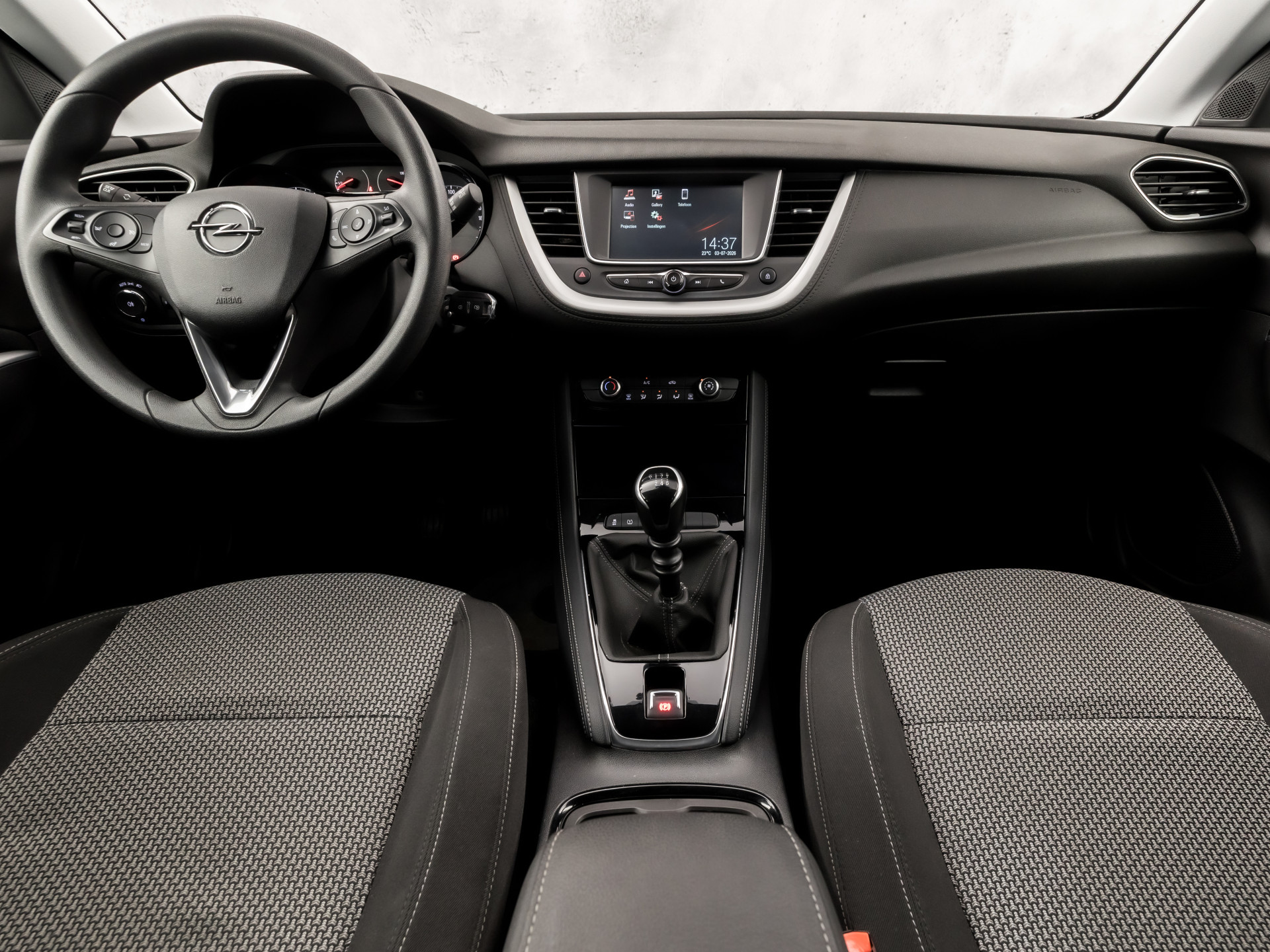 Opel Grandland X 1.2 Turbo Sport (APPLE CARPLAY, NAVIGATIE, GETINT GLAS, CRUISE, SPORTSTOELEN, ARMSTEUN, LM VELGEN, NIEUWE APK, NIEUWSTAAT)