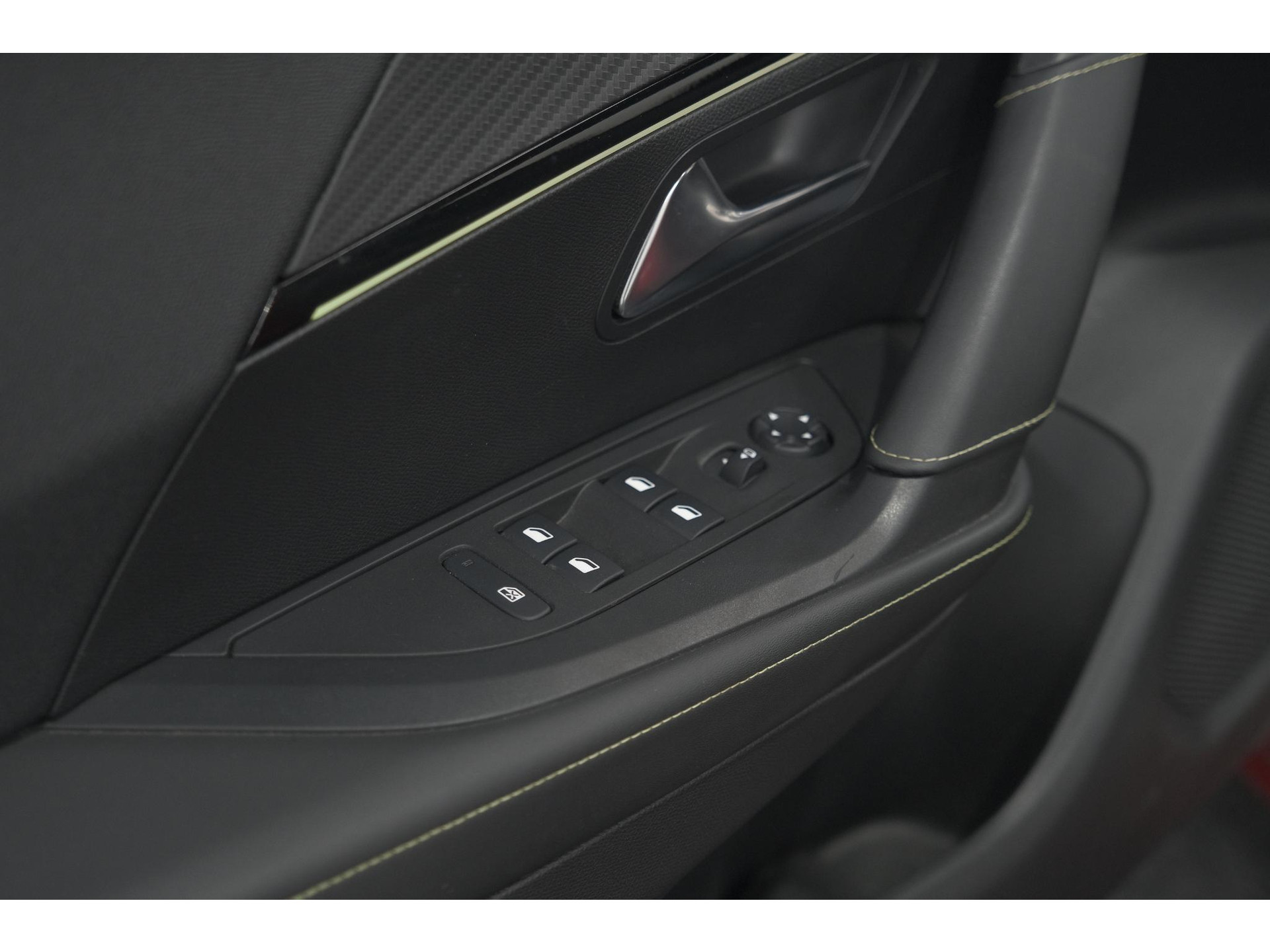Peugeot 2008 PureTech 130 GT-Line | Trekhaak | Camera | Apple Carplay | Parkeersensoren