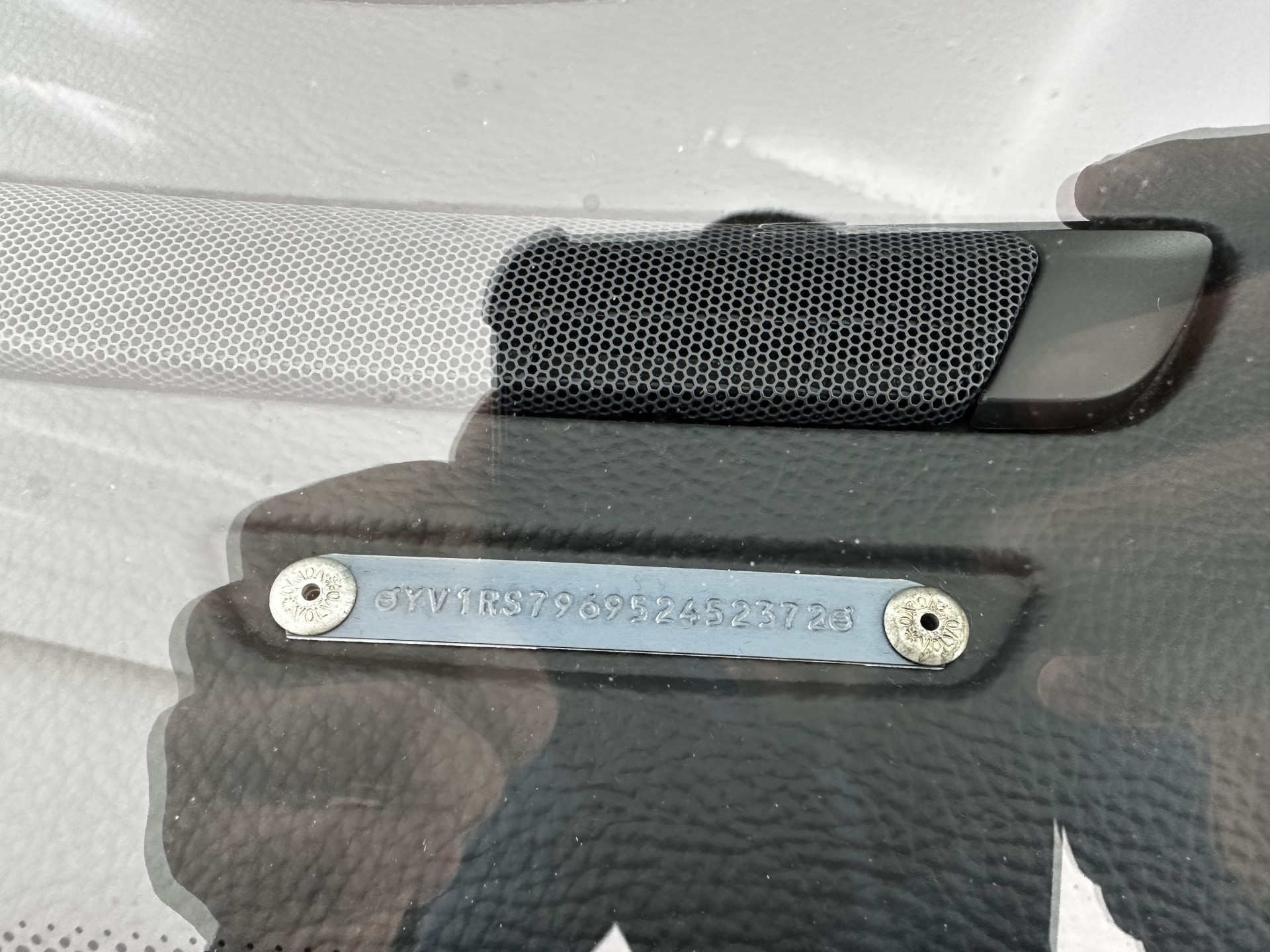 Volvo S60 2.4 D5 Momentum Aut.*NAVI-FULLMAP | LEATHER-FABRIC | ECC | CRUISE | PDC | TOWBAR | HEATED-COMFORTSEATS | 17"ALU*