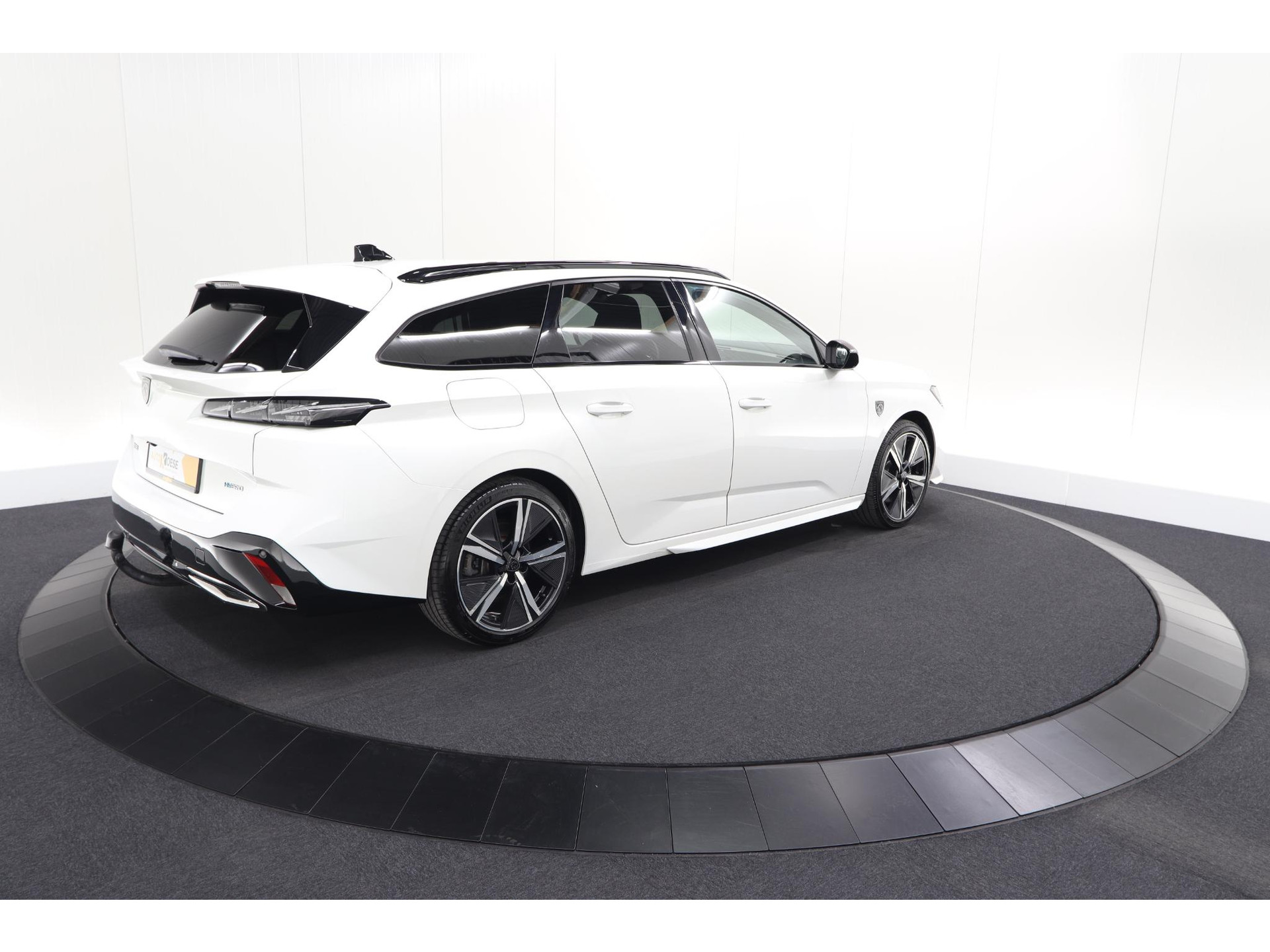 Peugeot 308 SW 1.6 HYbrid 180 GT Pack Business | Trekhaak | 360 Camera | Adaptieve Cruise Control | Elektronische Kofferklep
