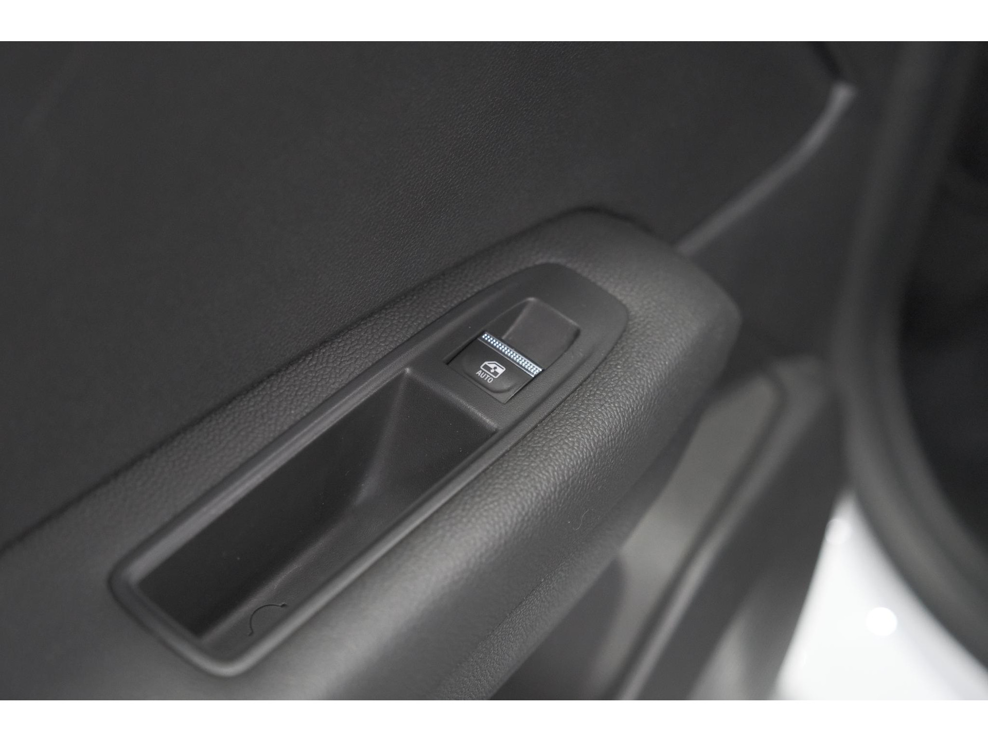 Renault Captur 1.6 E-Tech hybrid 145 SL Rive Gauche | Trekhaak | Camera | Apple Carplay | 9.3 Inch Grootscherm