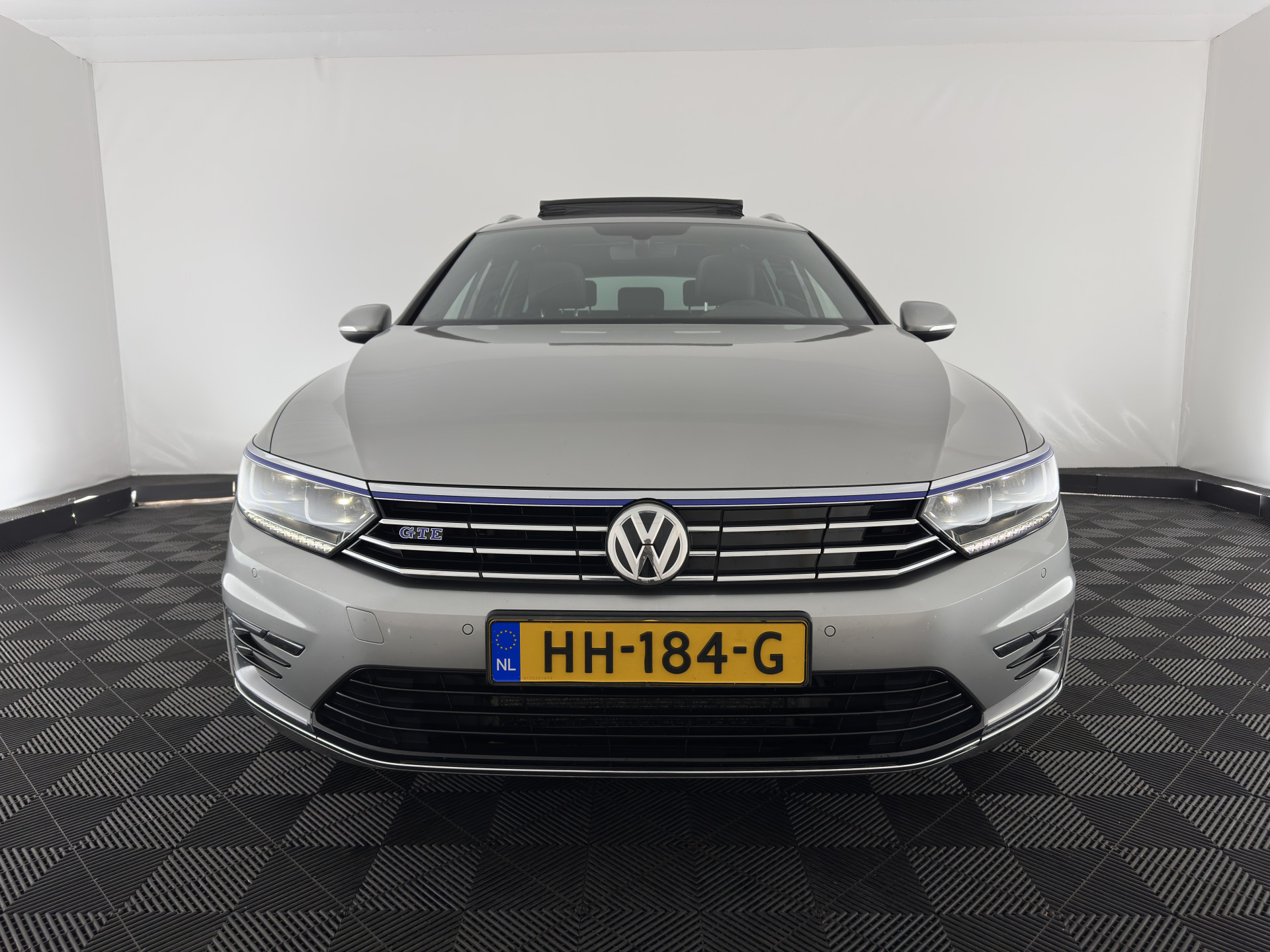 Volkswagen Passat Variant 1.4 TSI GTE Highline Plug-in Aut. *PANO | LEATHER-ALCANTARA | FULL-LED | CAMERA | NAVI-FULLMAP | ADAPTIVE-CRUISE | HEATED-ERGONOMIC-SPORTSEATS | KEYLESS | PDC | ECC | PRIVACY-GLASS | TOWBAR | AMBIENT-LIGHT | KEYLESS | ..