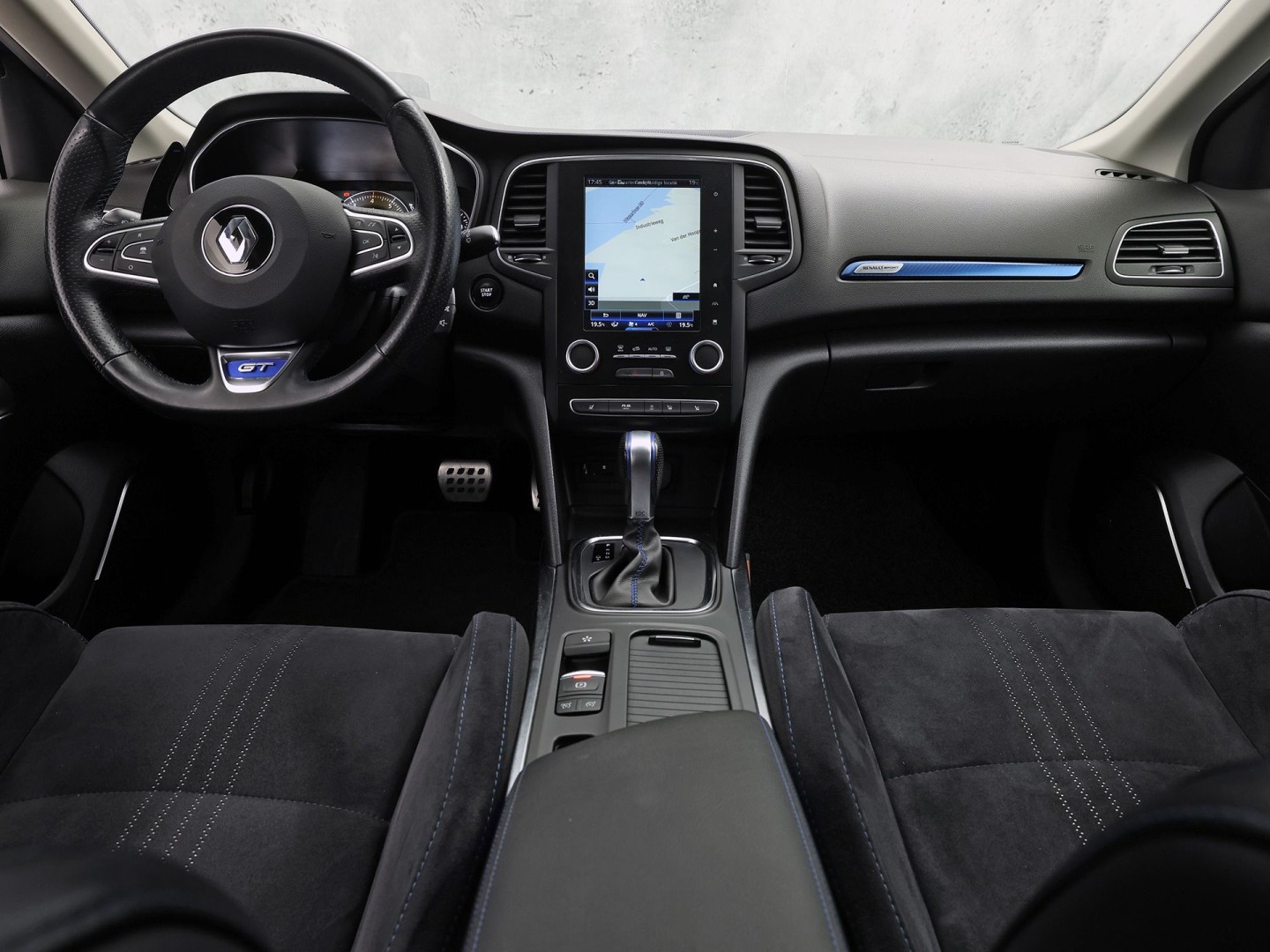 Renault Mégane Estate 1.6 TCe GT 205Pk Automaat (VIRTUAL COCKPIT, GROOT NAVI, KUIPSTOELEN, HEAD-UP DISPLAY, CAMERA, ADAPTIVE CRUISE, BOSE, STOELVERWARMING, NIEUWSTAAT)