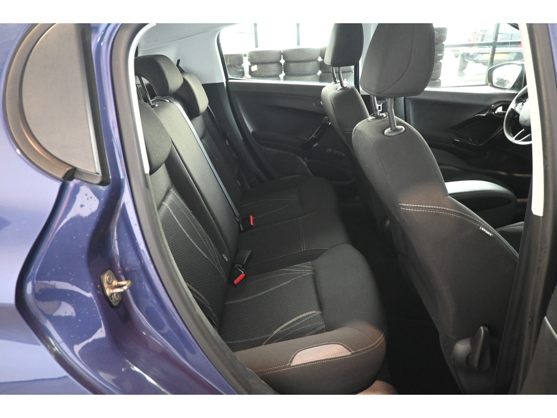 Peugeot 208 1.6 e-HDi Active Clima Cruise control Trekhaak Navigatie Lichtmetaal 100% Onderhouden Inruil Mogelijk!