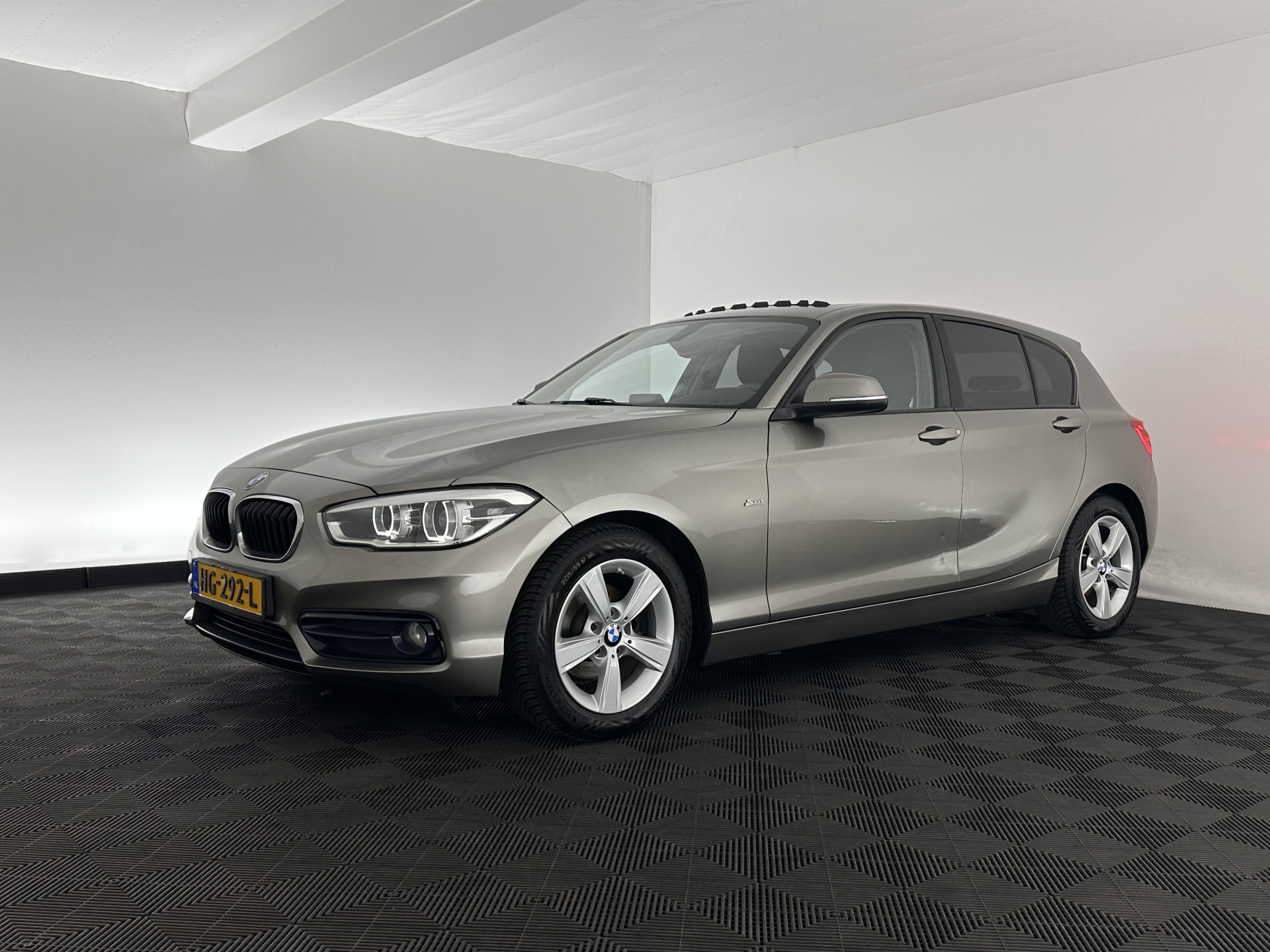 BMW 1-serie 116d EDE Corporate Lease Sport ⚠️GEARBOX AUDIBLE⚠️*PANO | FULL-LED | HEATED-SPORTSEATS | KEYLESS | NAVI-FULLMAP | PRIVACY-GLASS | ECC | PDC | CRUISE | 16''ALU*