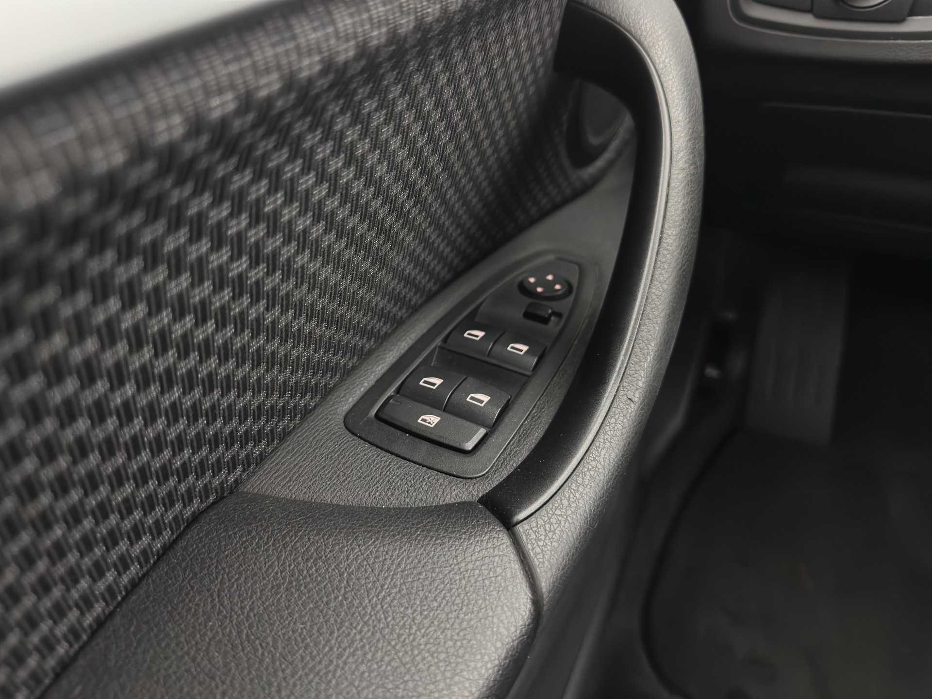 BMW X1 sDrive20i Executive (INCL-BTW) Aut. *LED-LIGHTS | NAVI-FULLMAP | COMFORT-SEATS | ECC | PDC | CRUISE | TOWBAR | 17''ALU*